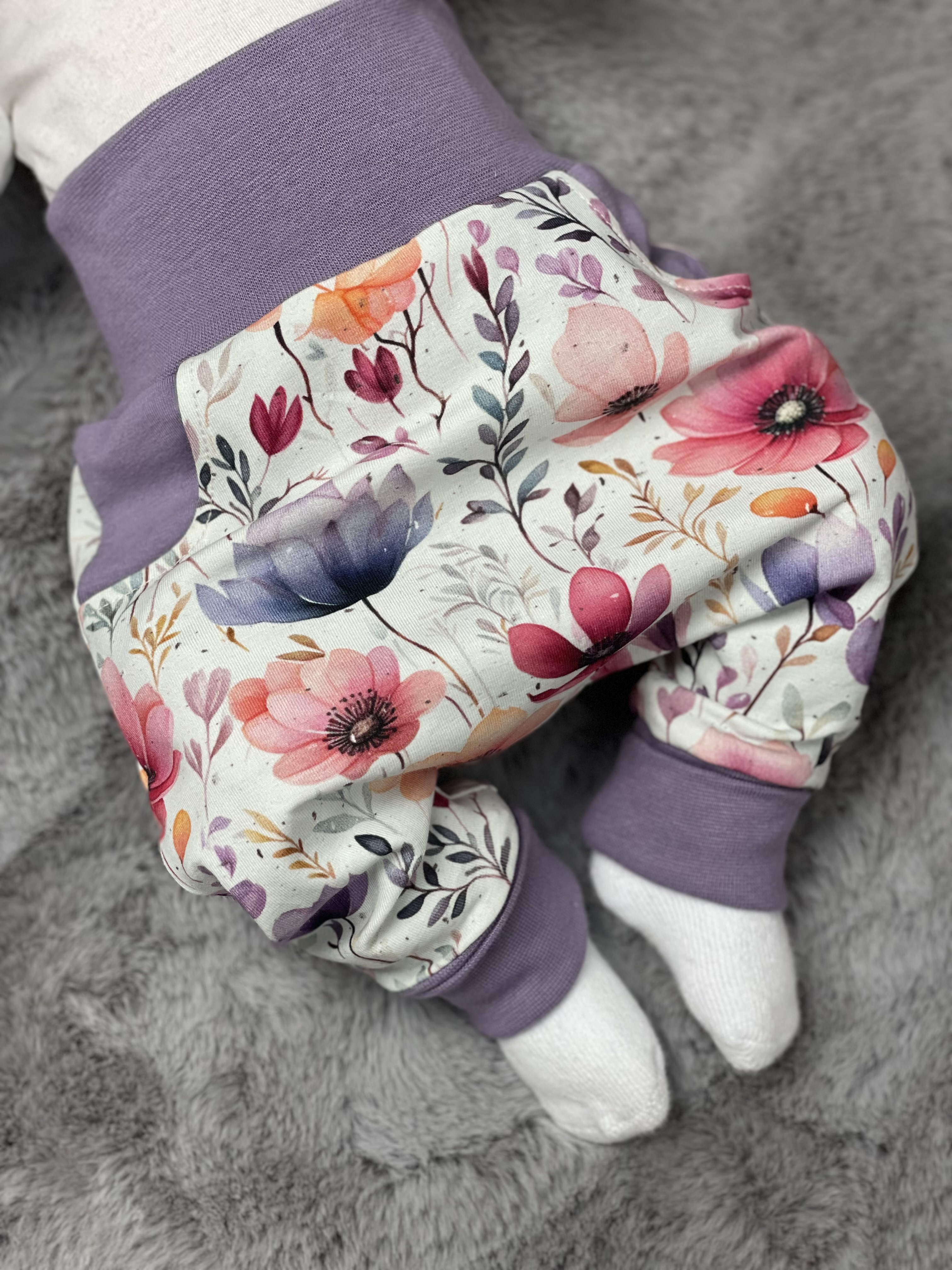 Pumphose Mayla mit Blumen
