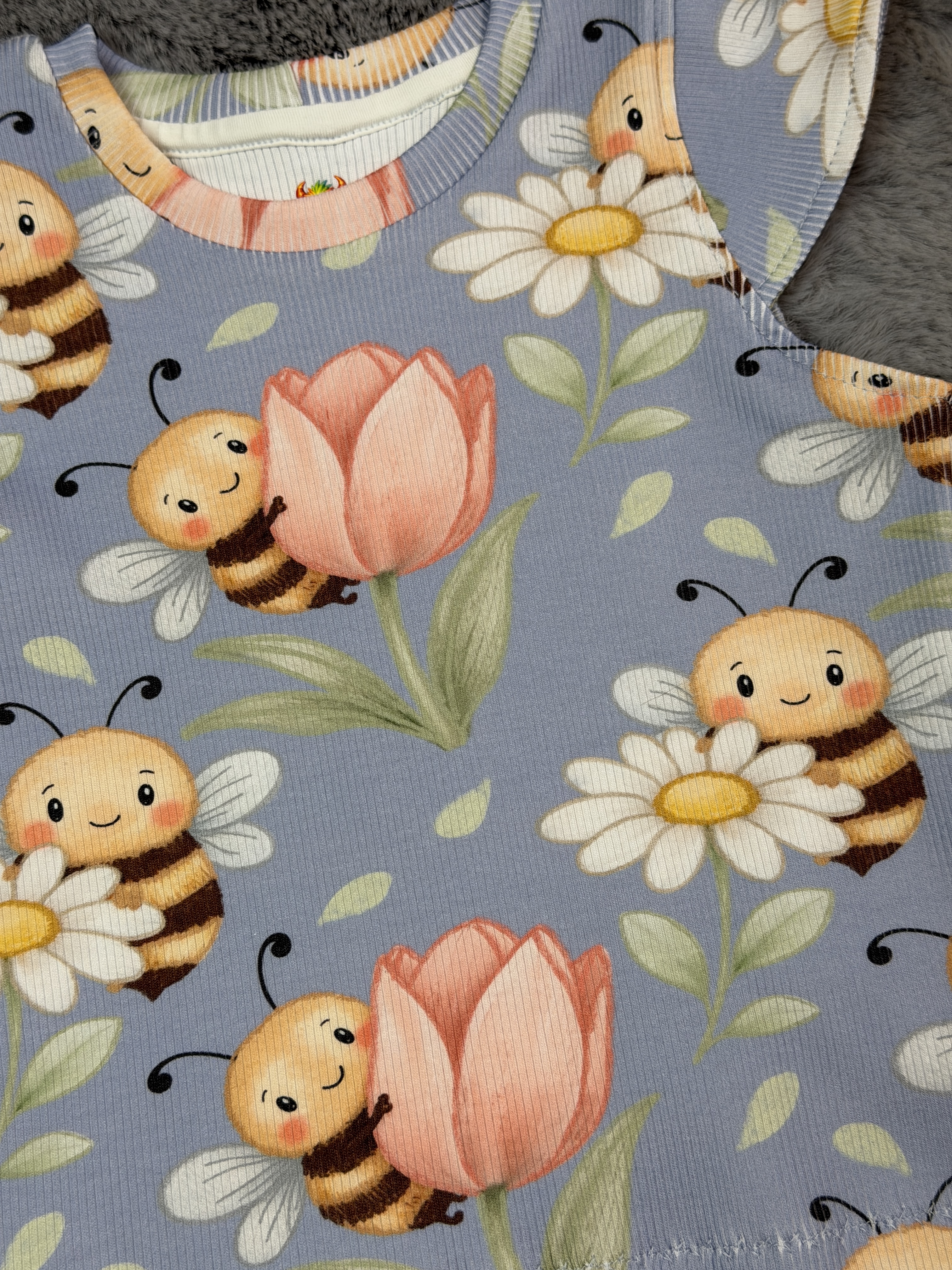 Ripp-Shirt mit Cup Ärmeln (Blumen/Bienen)