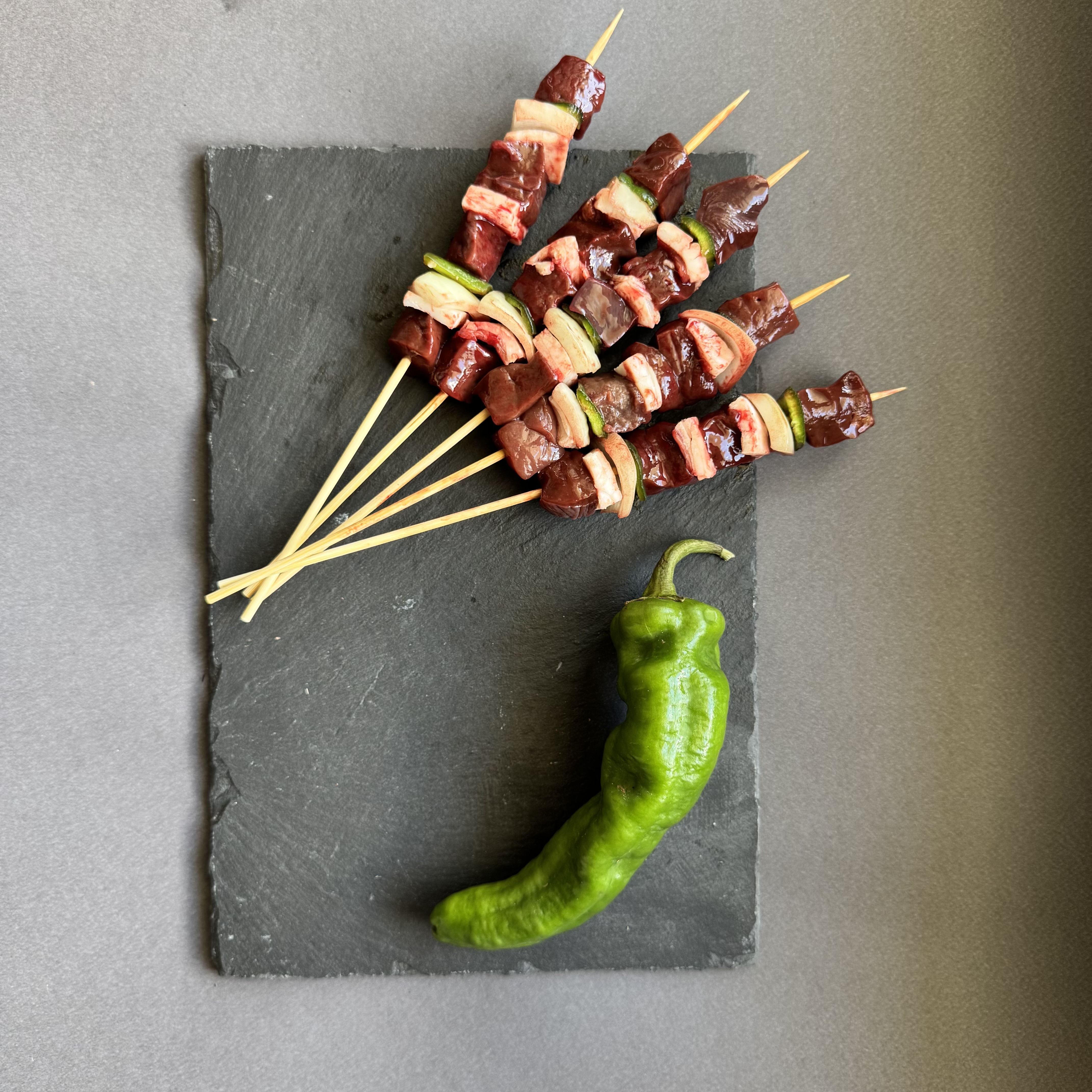 ARROSTICINI DI FEGATO CON CIPOLLA E PEPERONE DOLCE FATTI A MANO 10 PZ