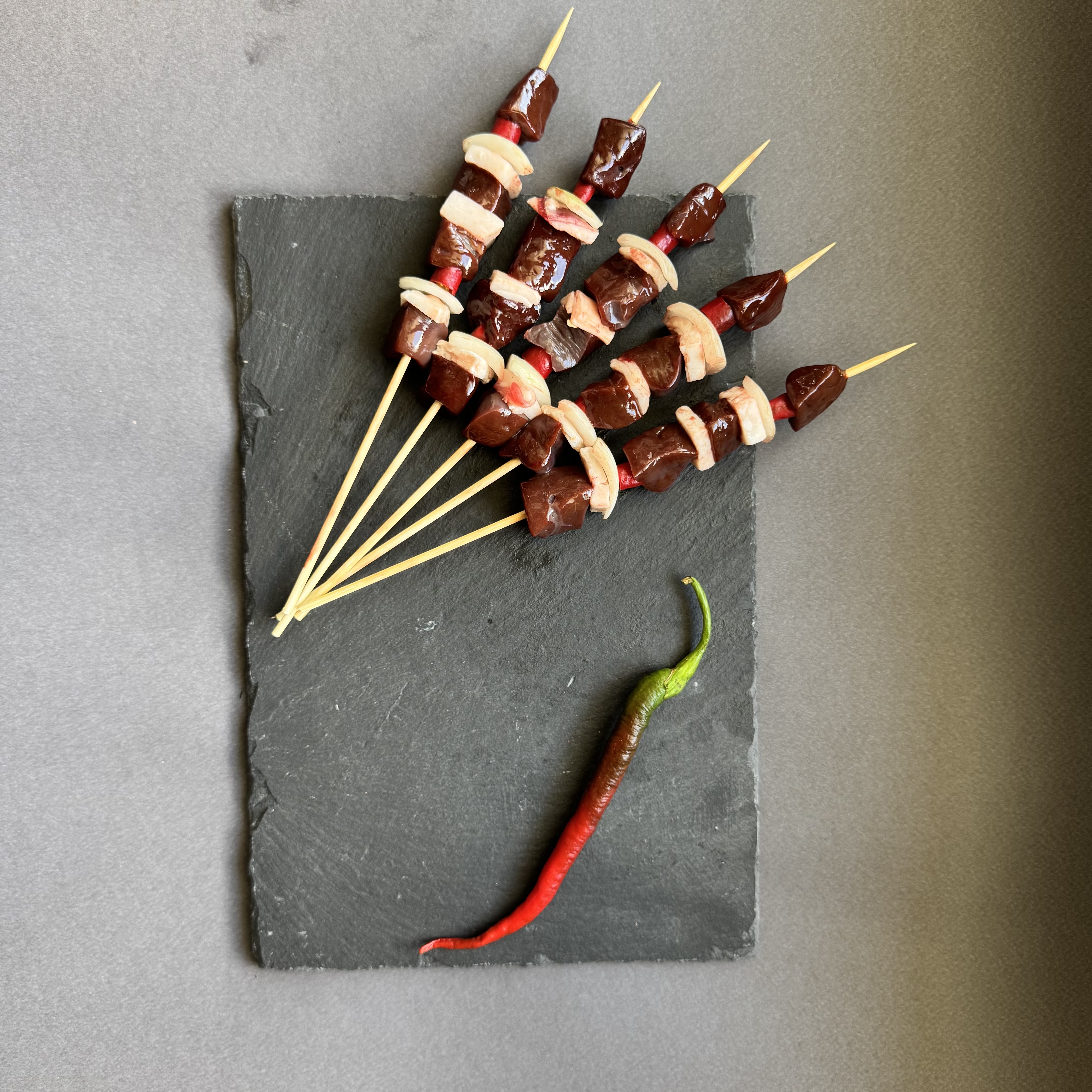 ARROSTICINI DI FEGATO CON CIPOLLA PEPERONCINO PICCANTE FATTI A MANO 10 PZ