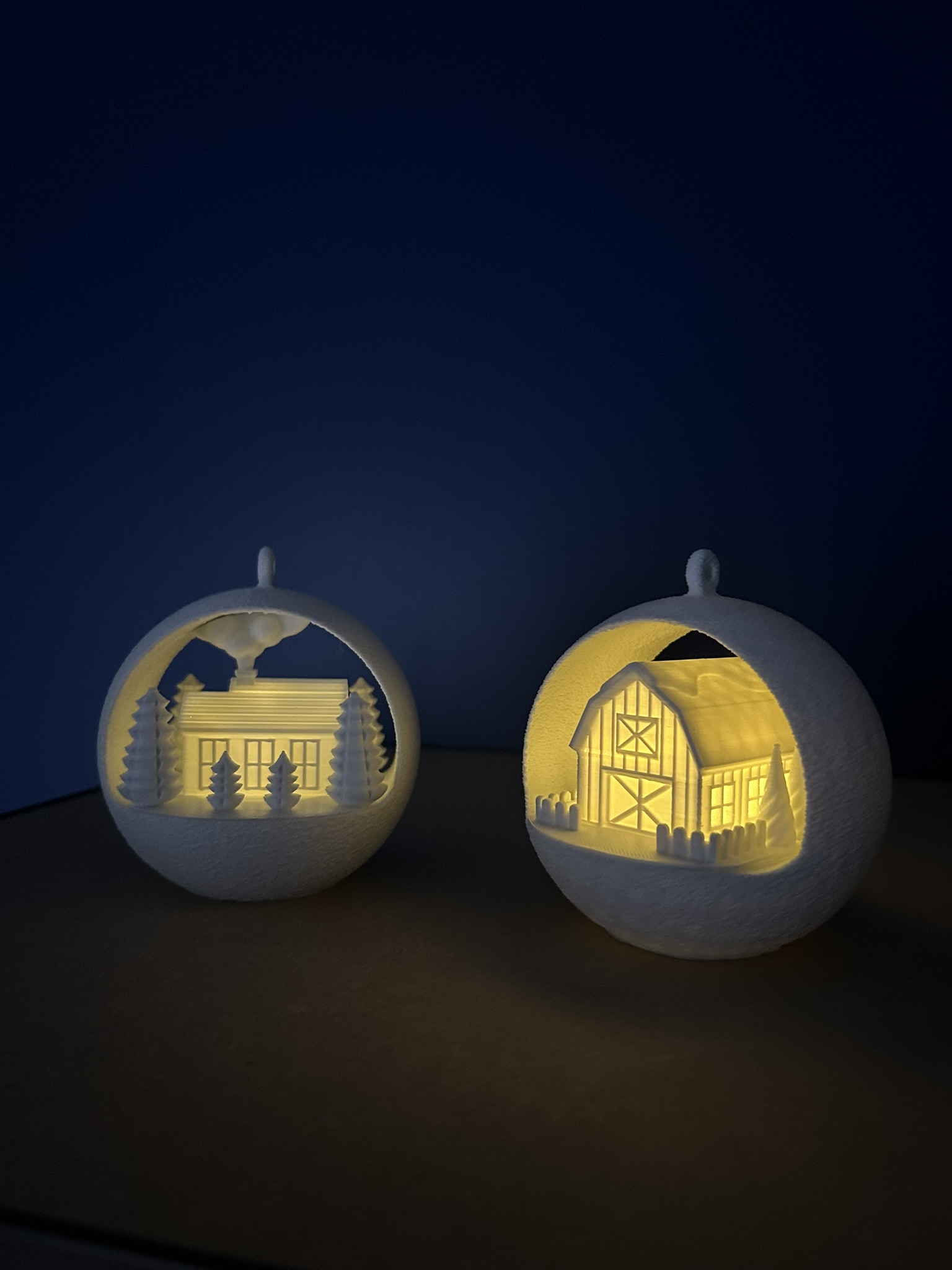 Šviečiantis kalėdinis eglės žaisliukas 