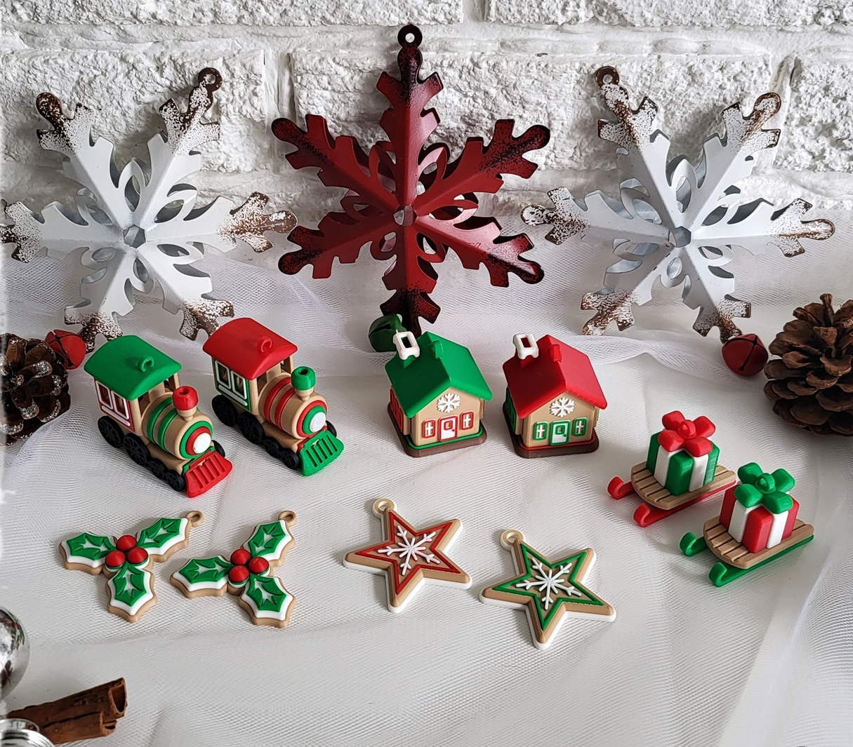 Kalėdinis eglės žaisliukų rinkinys „Šventinis miestelis“