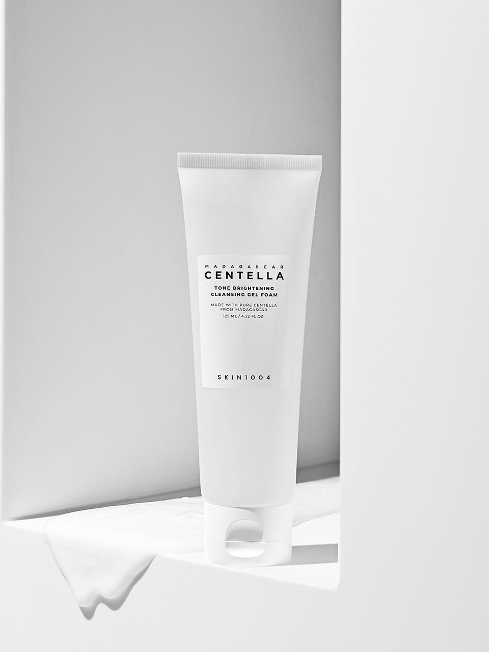 SKIN1004 - Madagascar Centella Tone Brightening Cleansing Gel Foam غسول السنتيلا المفتح للبشرة