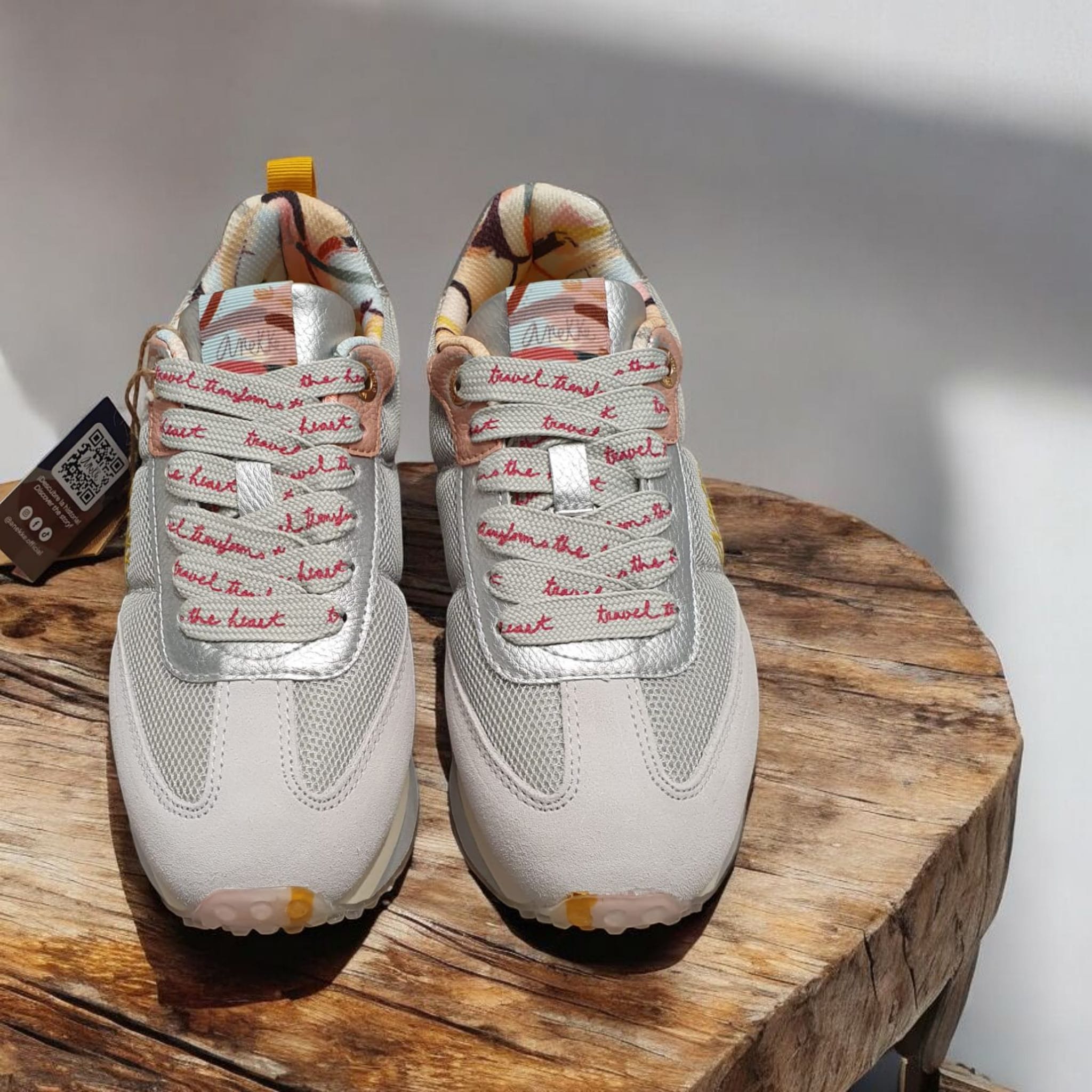 Ténis desportivo da marca Anekke