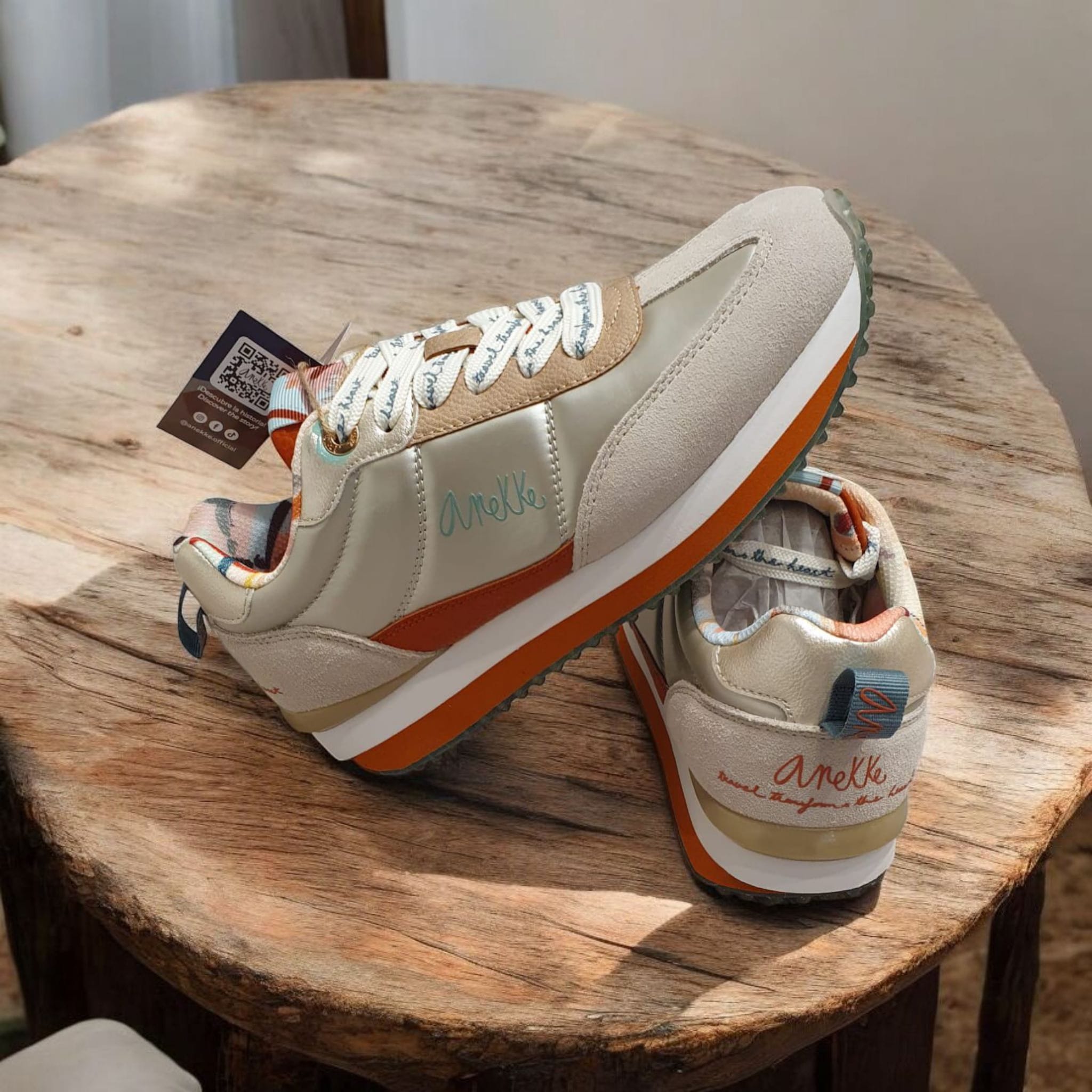 Ténis desportivo da marca Anekke