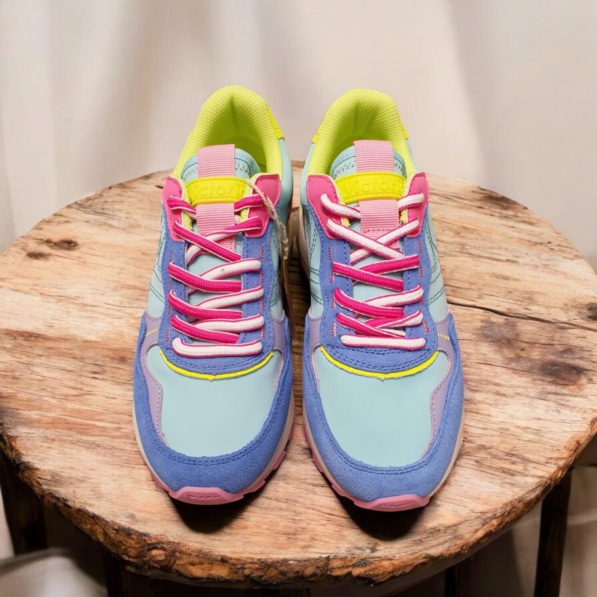 Ténis Colorido da marca Victoria