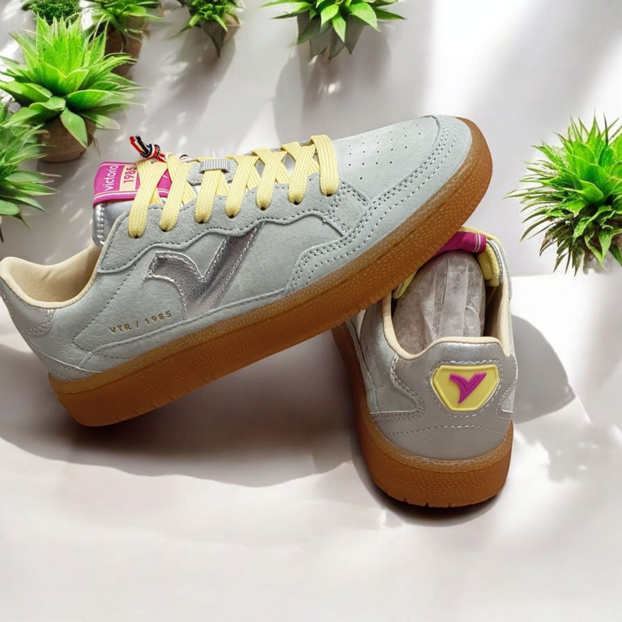 Ténis de camurça da marca Victoria