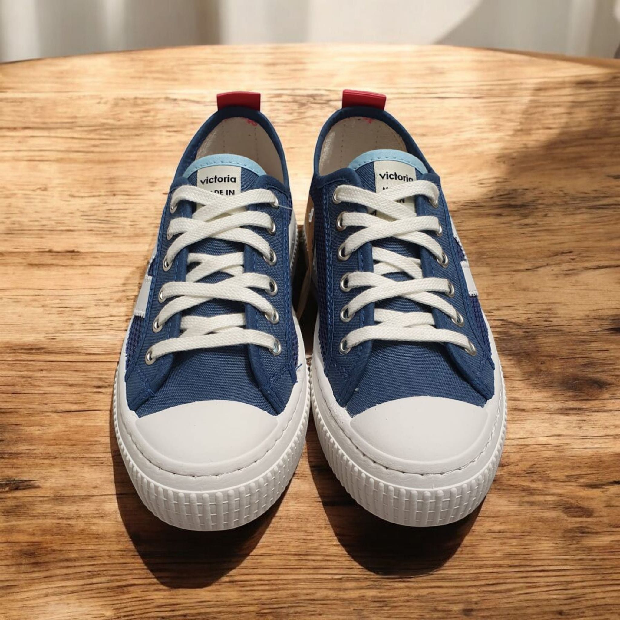 Ténis casual azul e branco