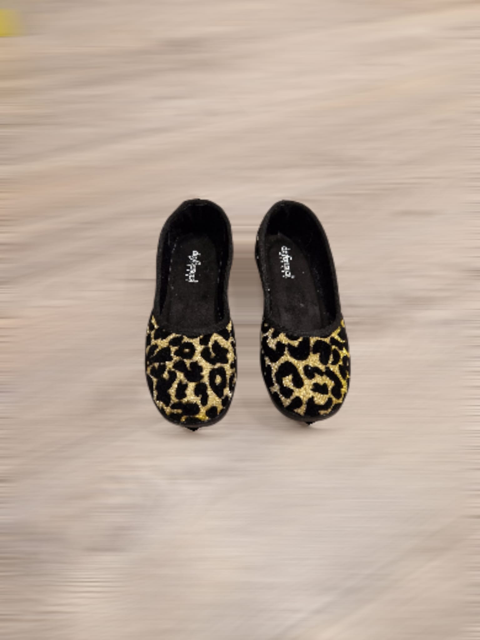 Sapato (pantufa) com estampa de leopardo