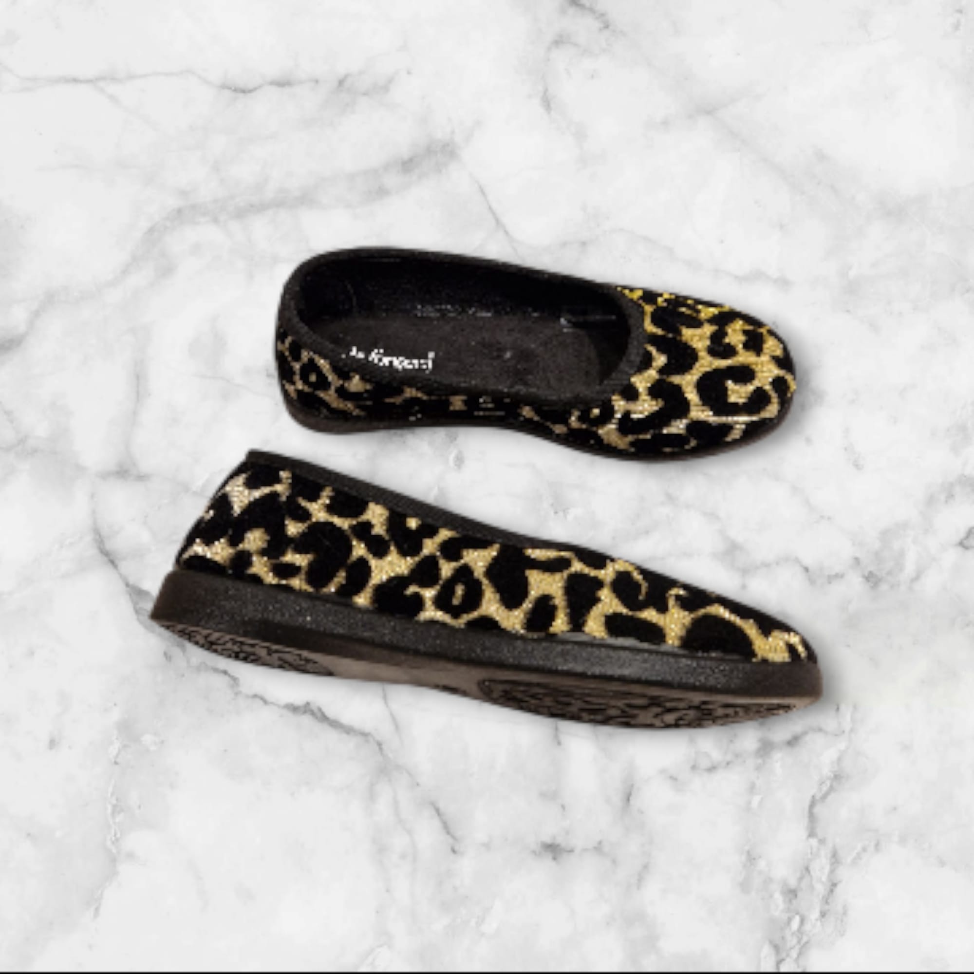 Sapato (pantufa) com estampa de leopardo