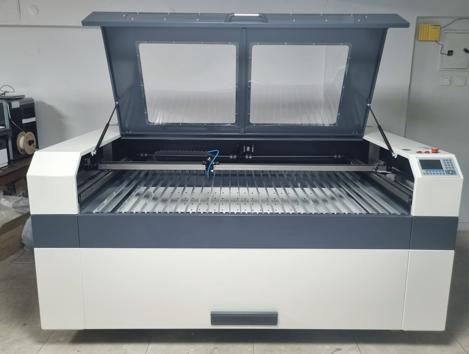 Lazer Kesim Makinesi 170x100cm 130-150w Tüplü