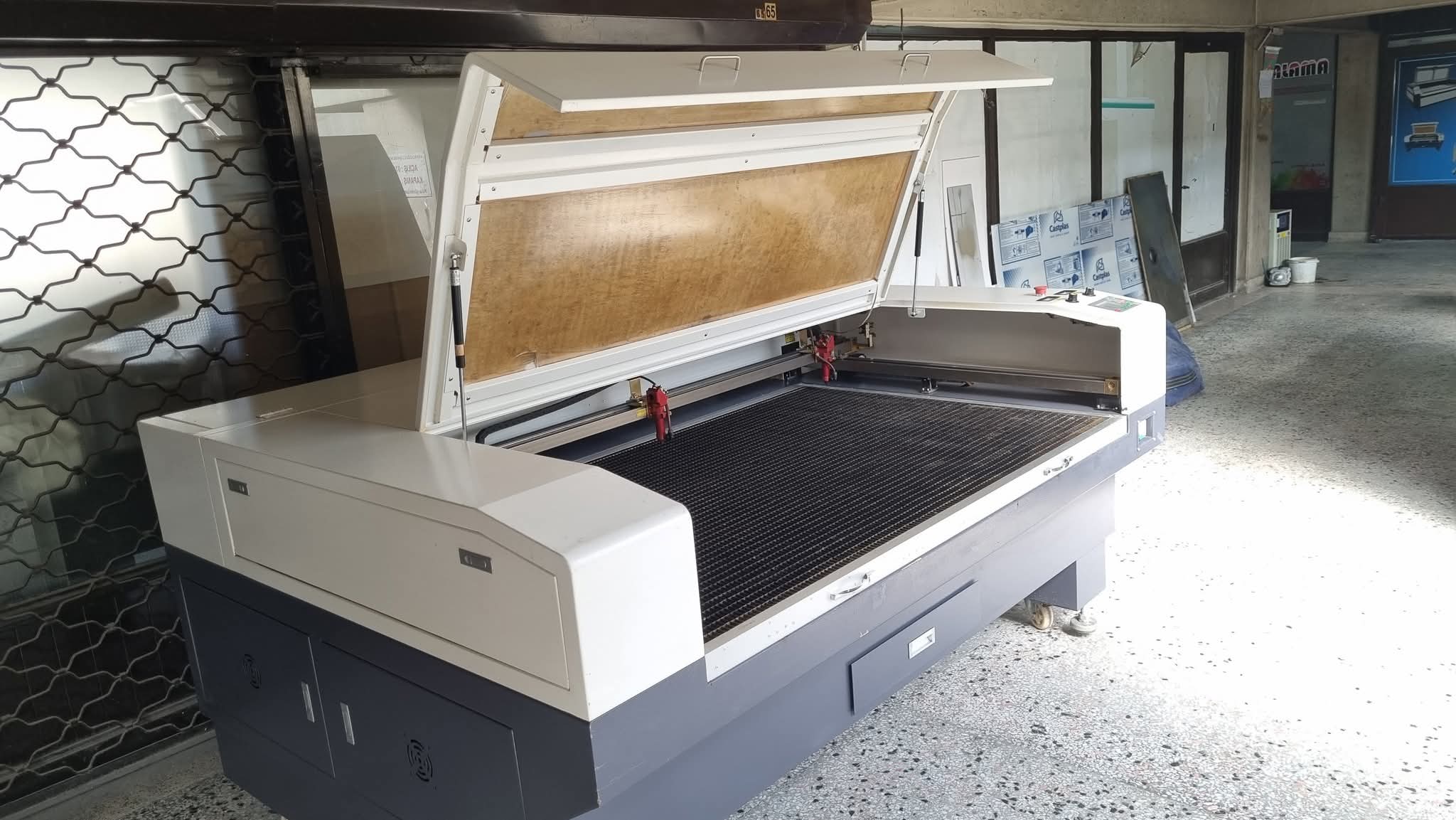 Lazer Kesim Makinesi Cift Kafa 160x100cm 130-150W