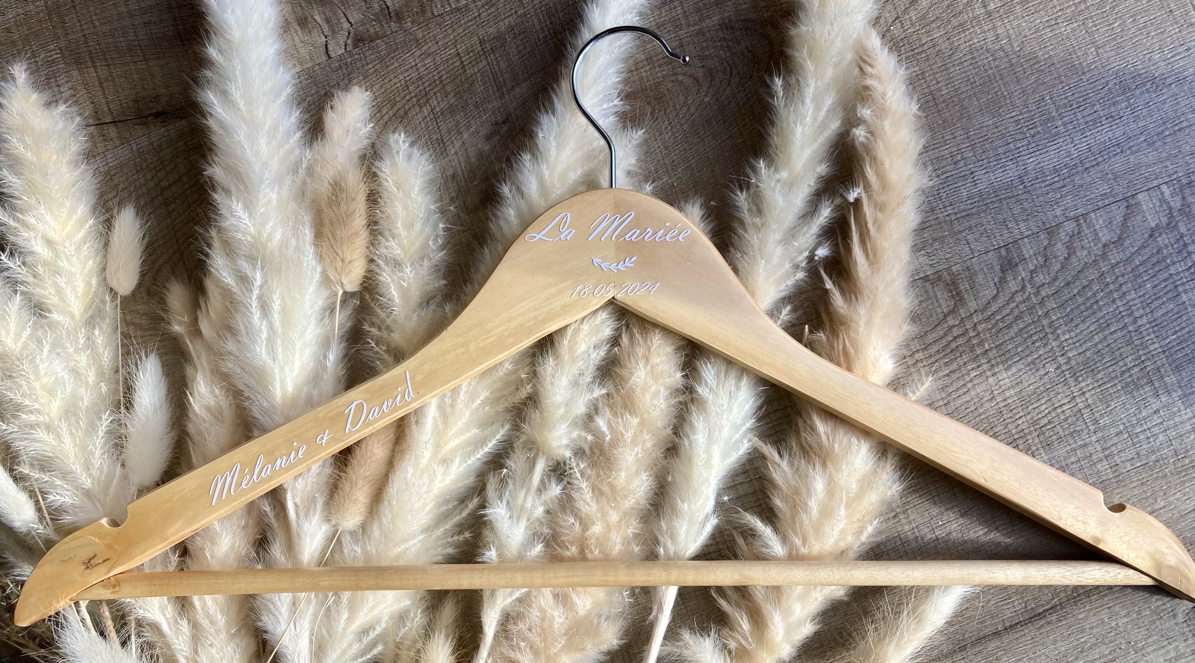 Cintre personnalisé en bois