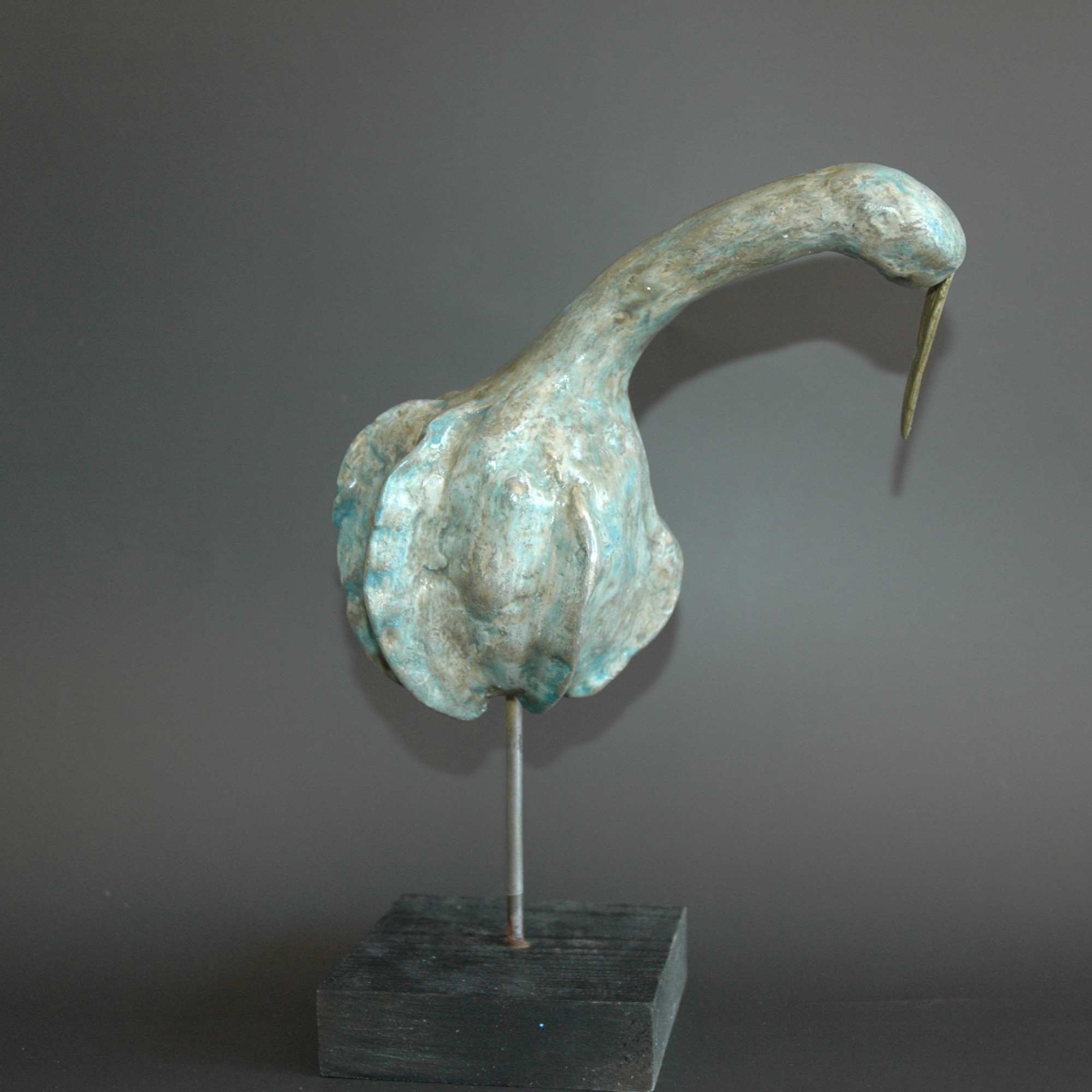Sculpture oiseau bleu au long bec
