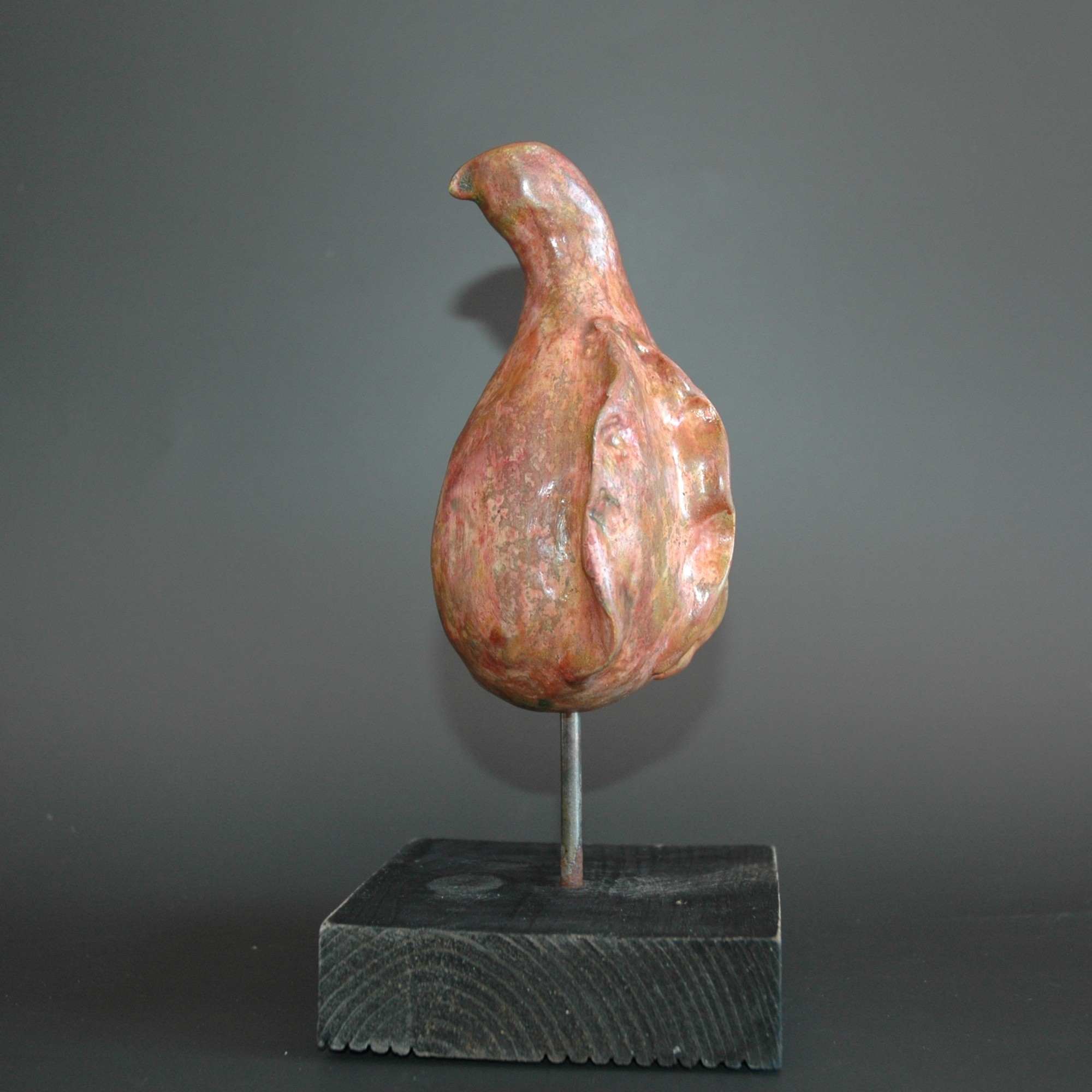 Sculpture petite cane rose poudré