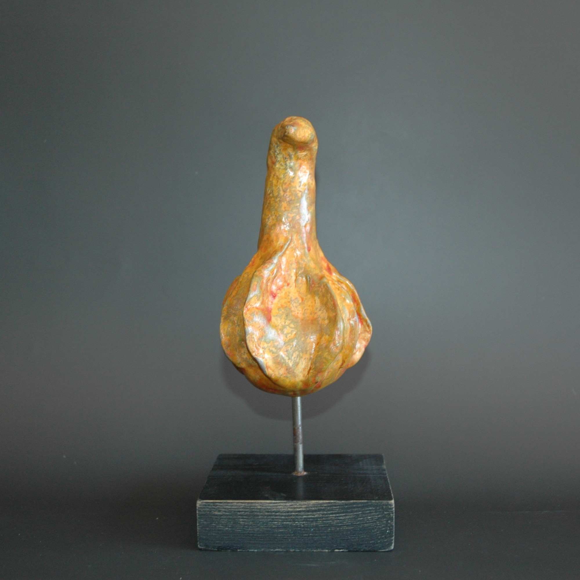 Sculpture oiseau cane orangée