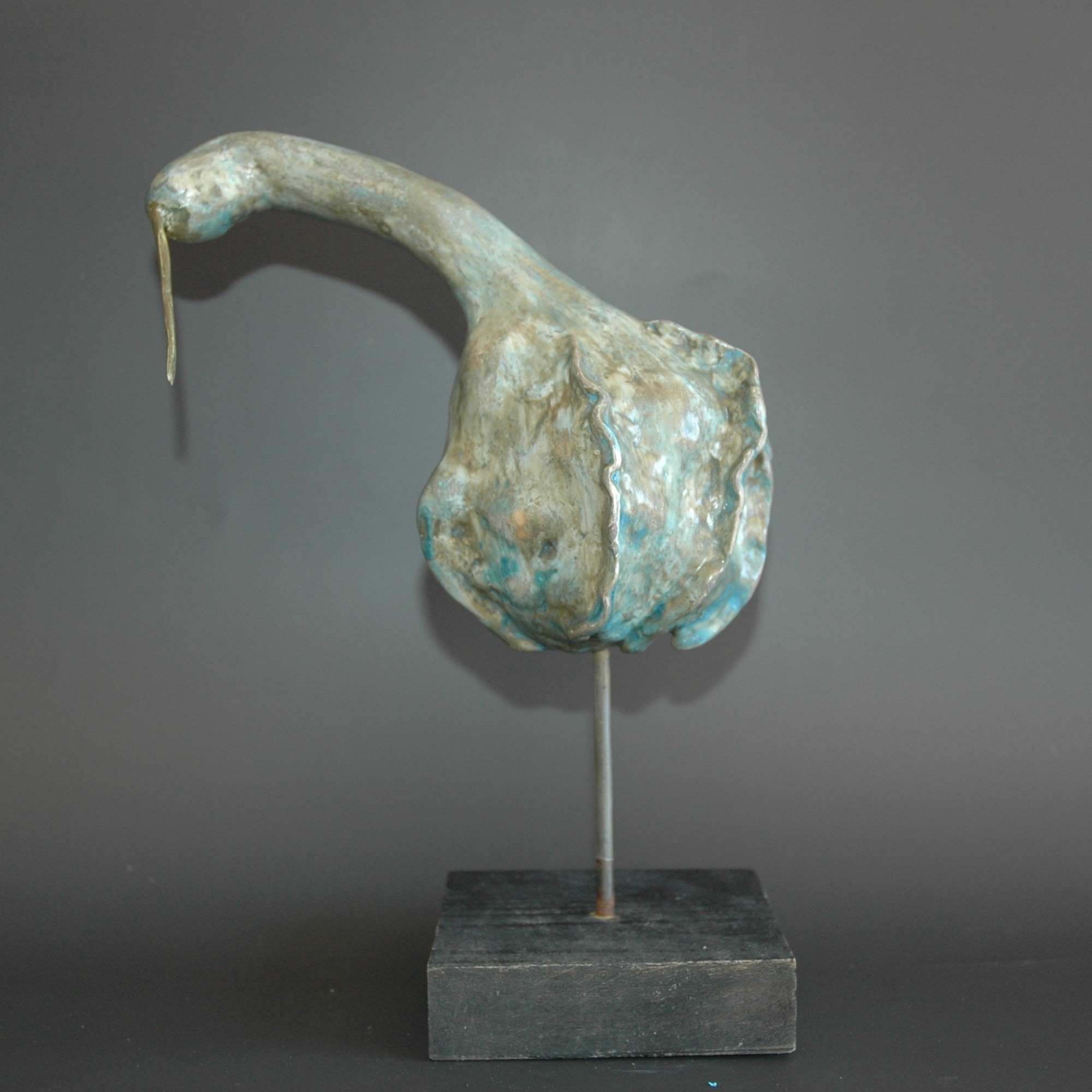 Sculpture oiseau bleu au long bec