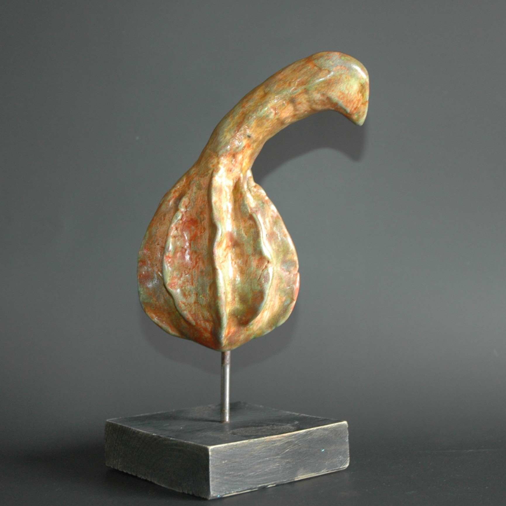 Sculpture gracieuse cane orangée