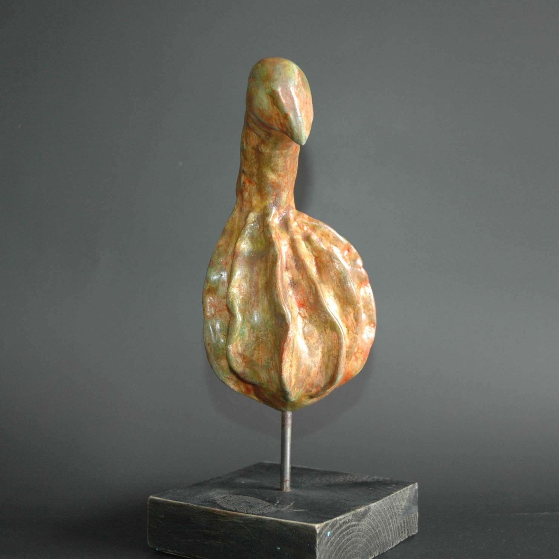Sculpture gracieuse cane orangée