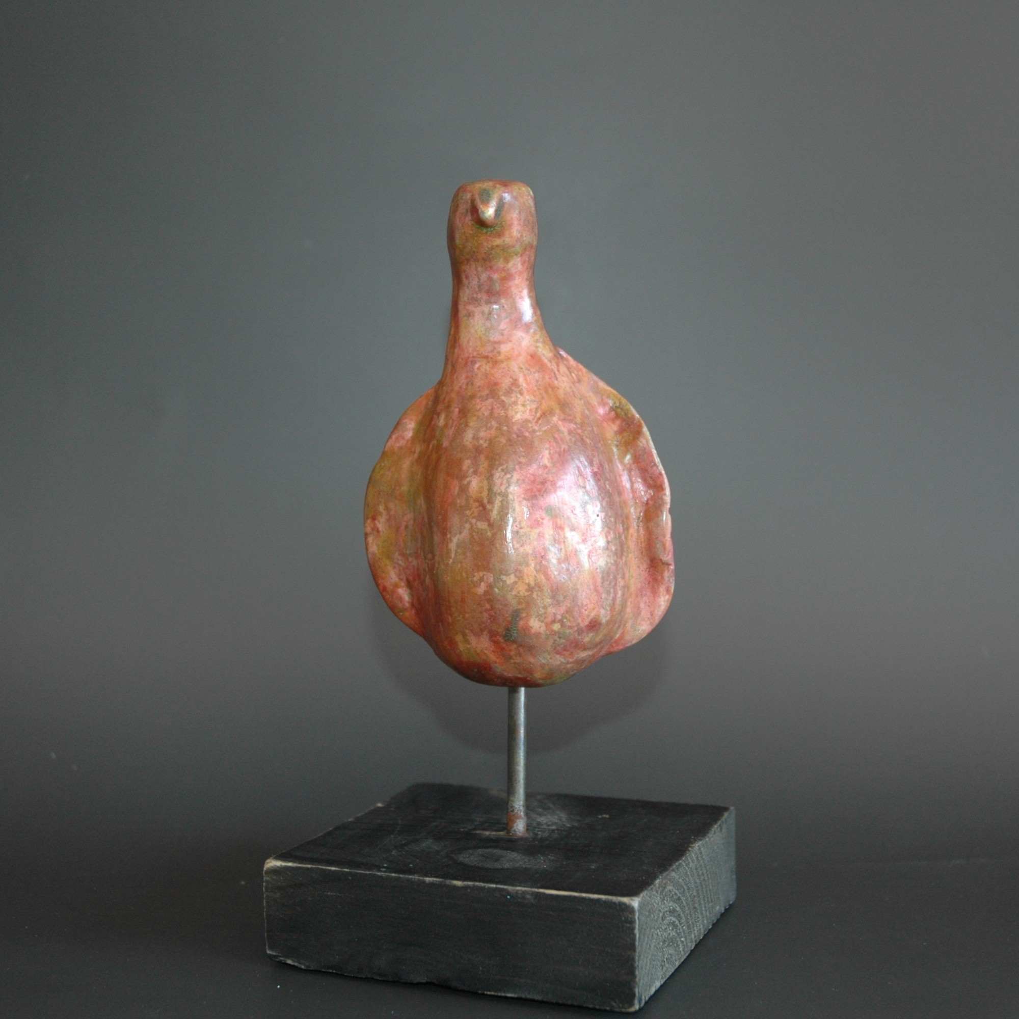 Sculpture petite cane rose poudré
