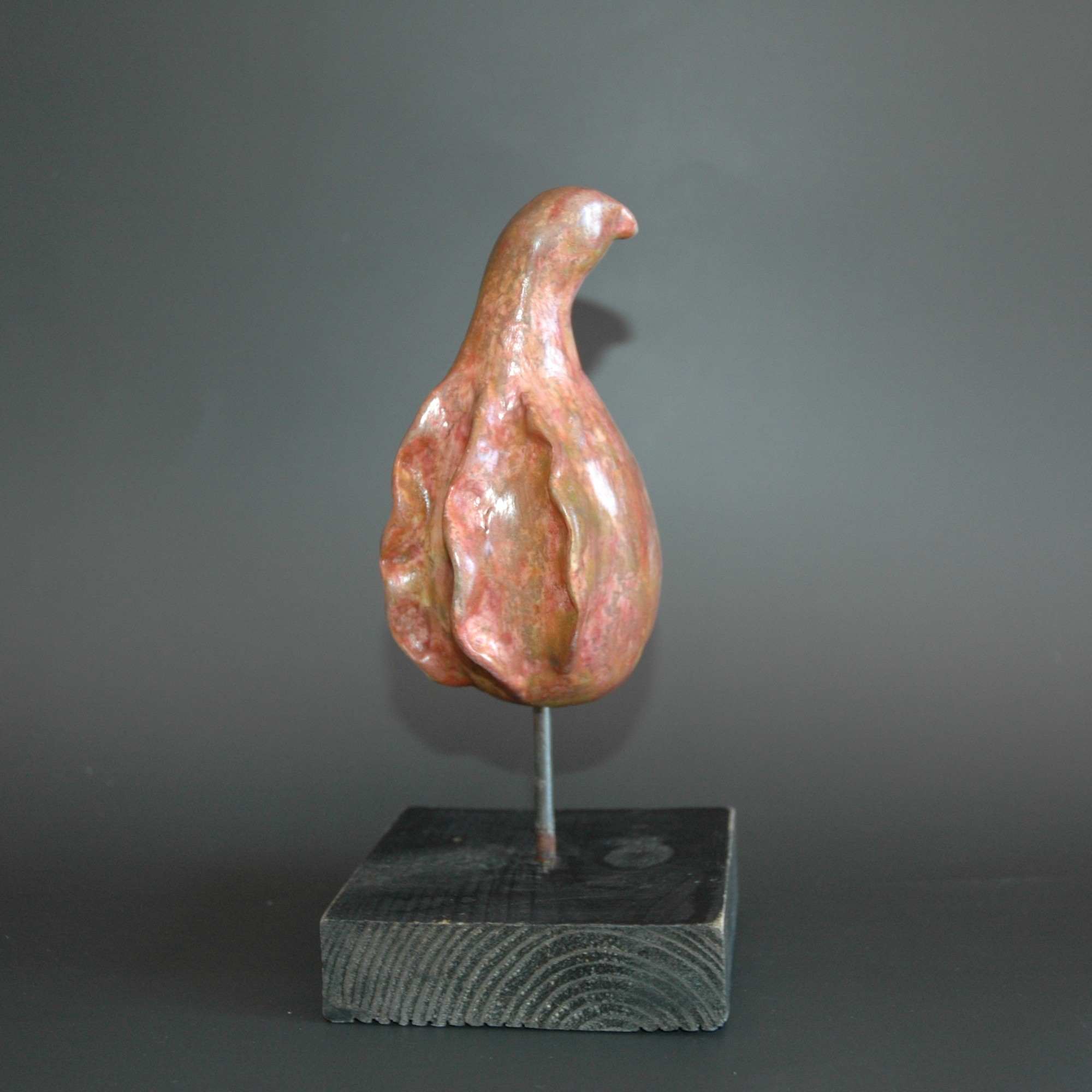 Sculpture petite cane rose poudré
