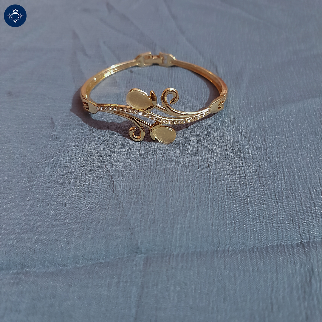 Elegant Gold Bracelet