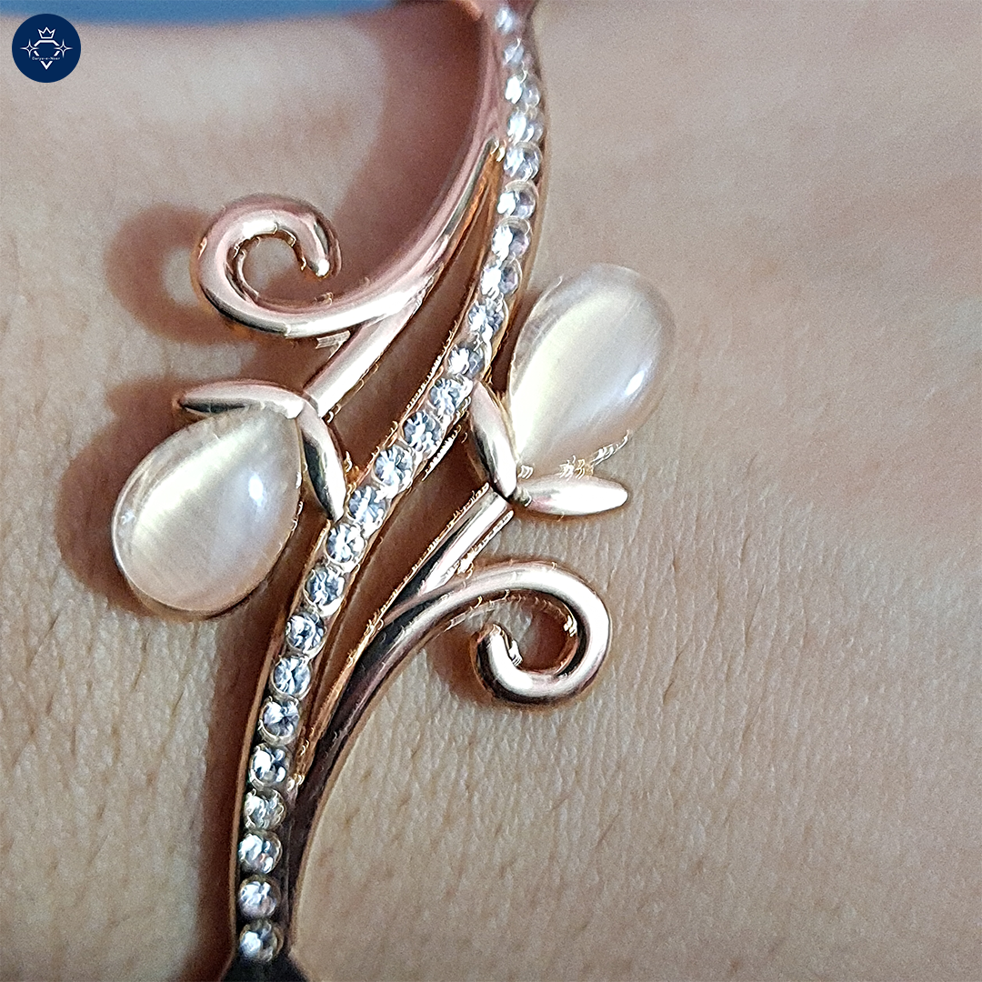 Elegant Gold Bracelet