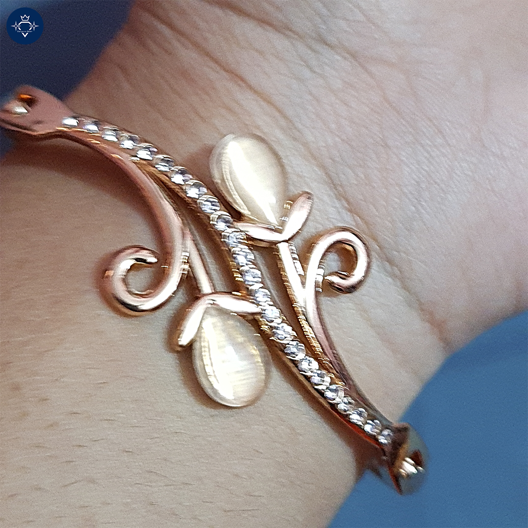 Elegant Gold Bracelet