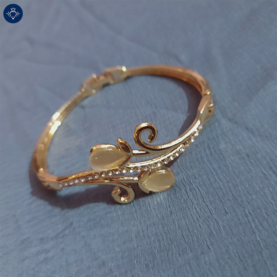 Elegant Gold Bracelet