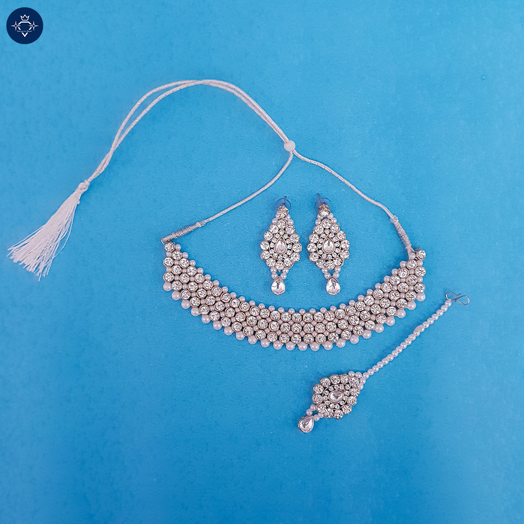 Chandni Kundan Set – A Timeless Statement of Elegance