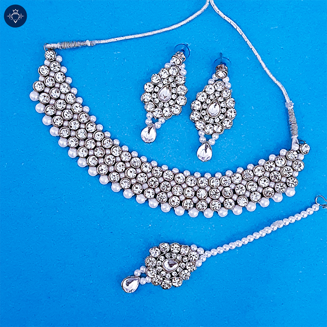 Chandni Kundan Set – A Timeless Statement of Elegance