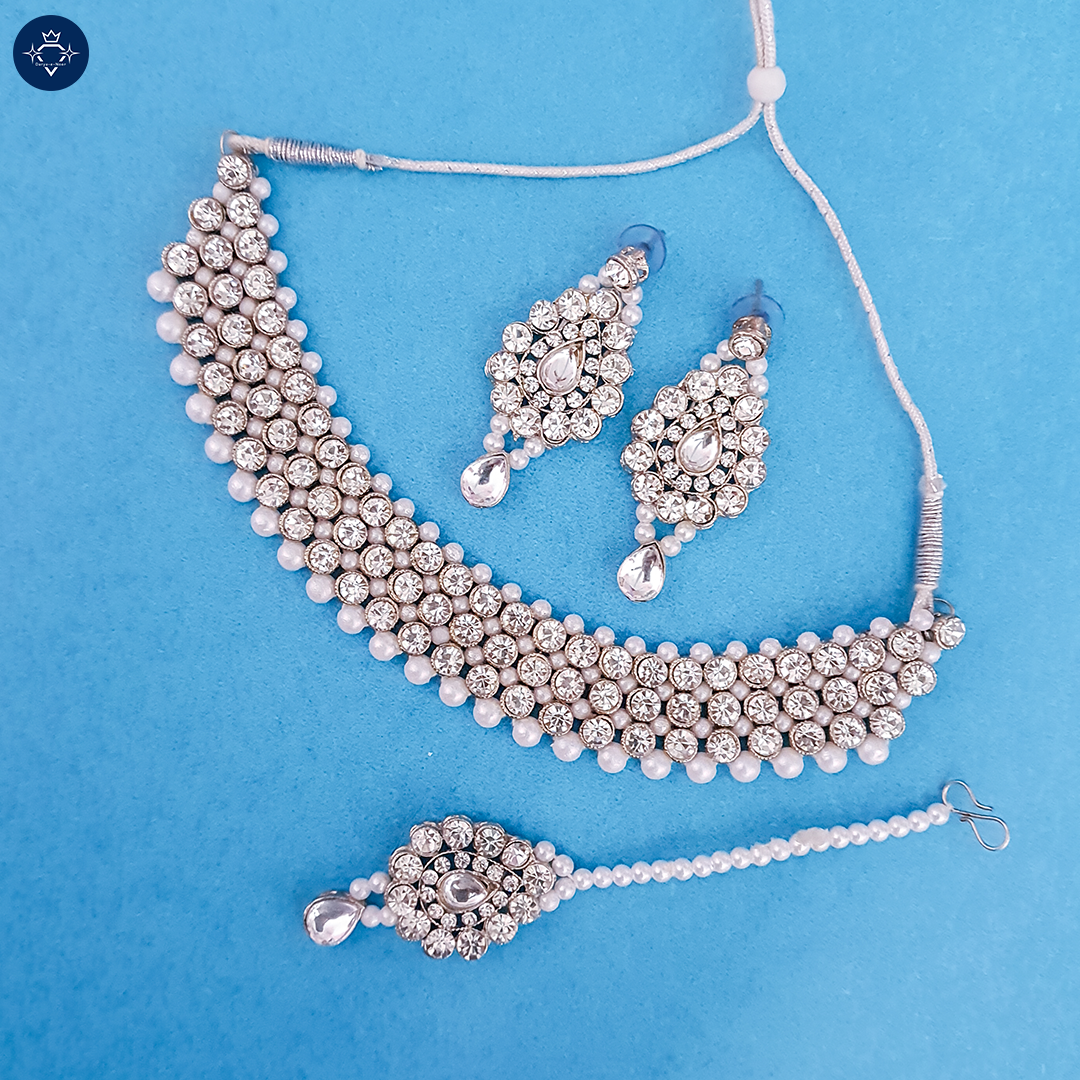 Chandni Kundan Set – A Timeless Statement of Elegance