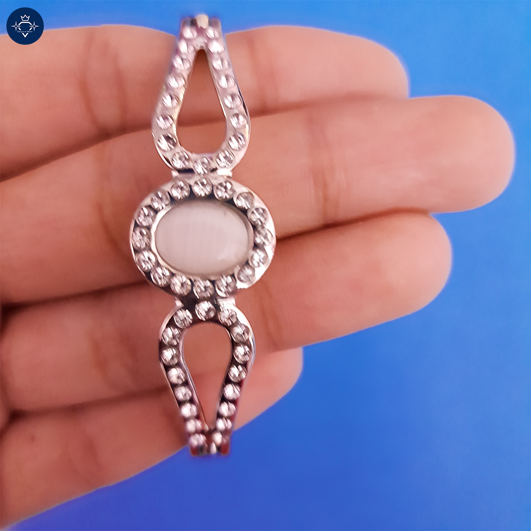 Luna Radiance Bracelet – Timeless Elegance with a Celestial Glow 