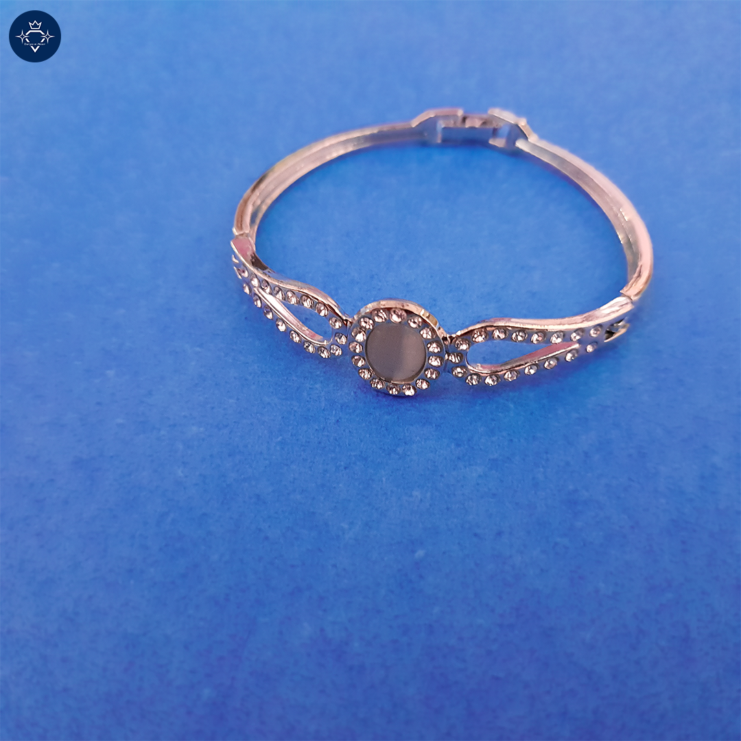 Luna Radiance Bracelet – Timeless Elegance with a Celestial Glow 