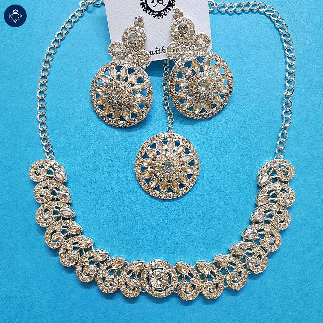 Tejaswini Chakra Necklace Set – Timeless Elegance with Maangtikka