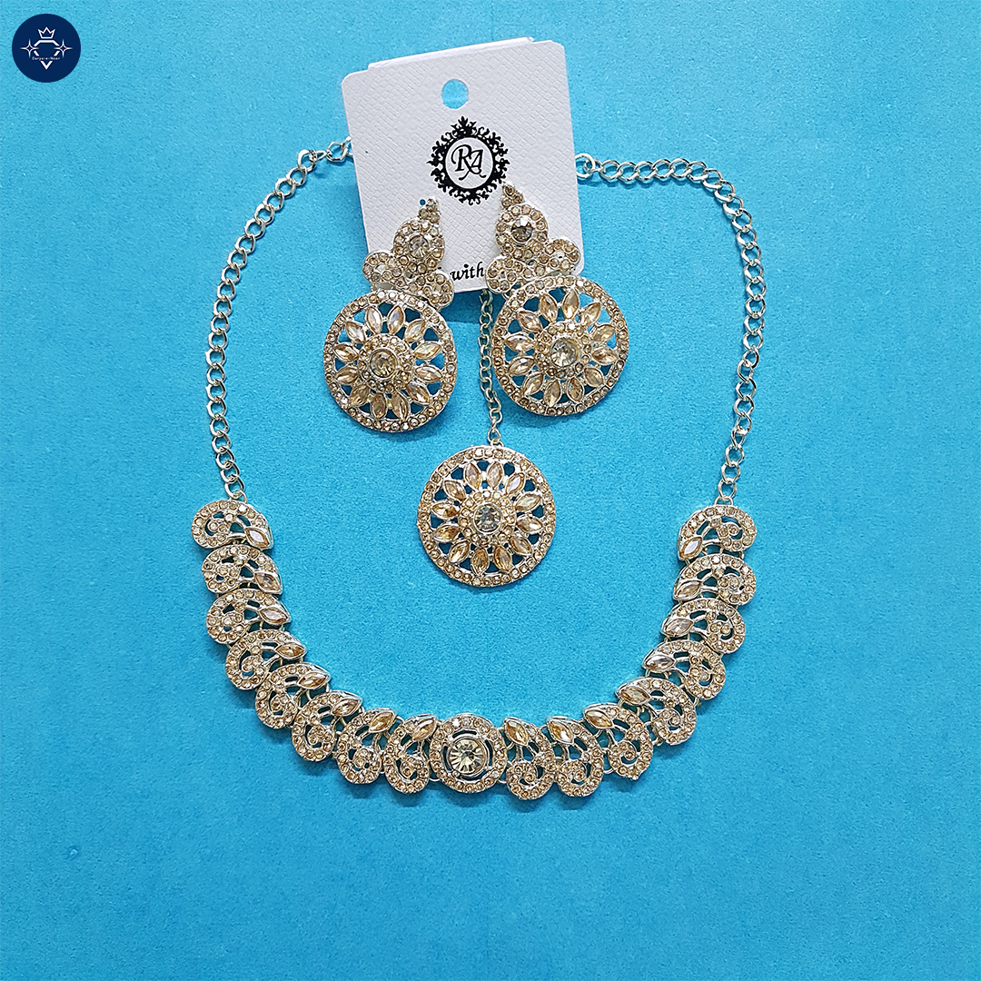 Tejaswini Chakra Necklace Set – Timeless Elegance with Maangtikka