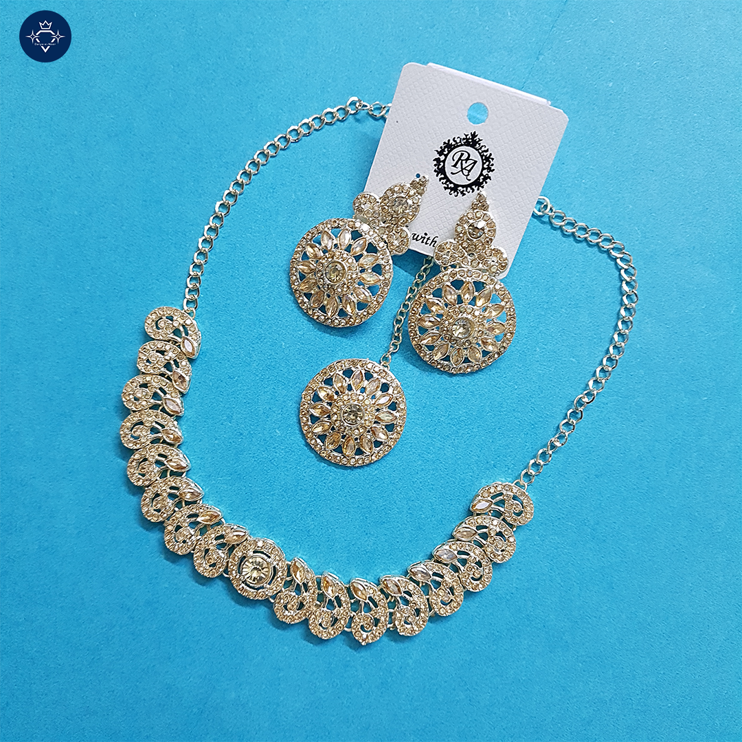 Tejaswini Chakra Necklace Set – Timeless Elegance with Maangtikka