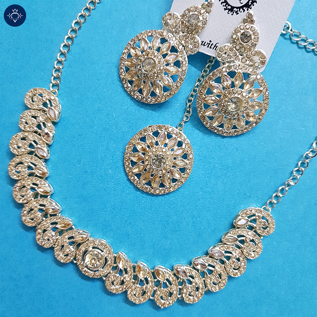 Tejaswini Chakra Necklace Set – Timeless Elegance with Maangtikka