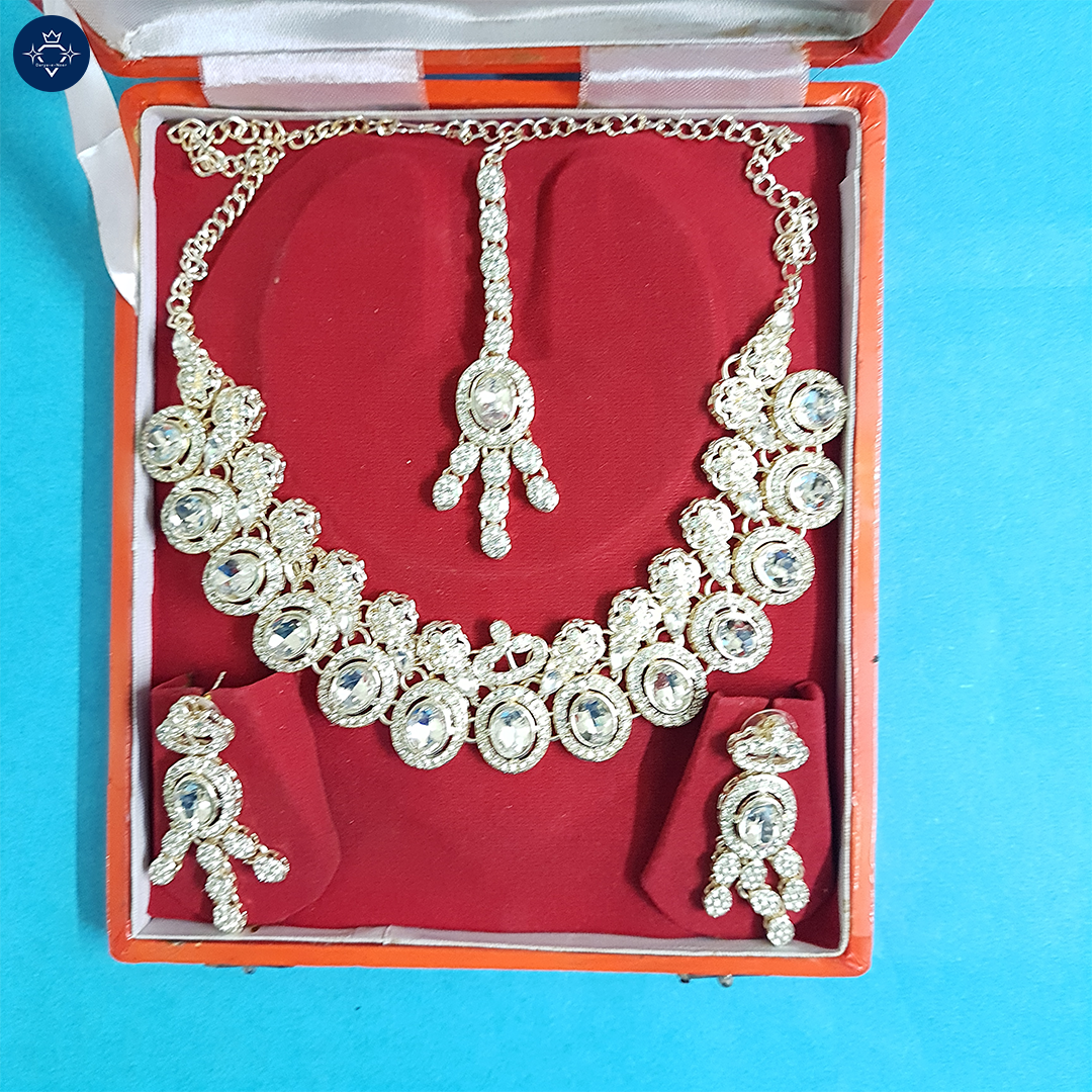 Arayesh Necklace Set – A Symbol of Grandeur & Grace 