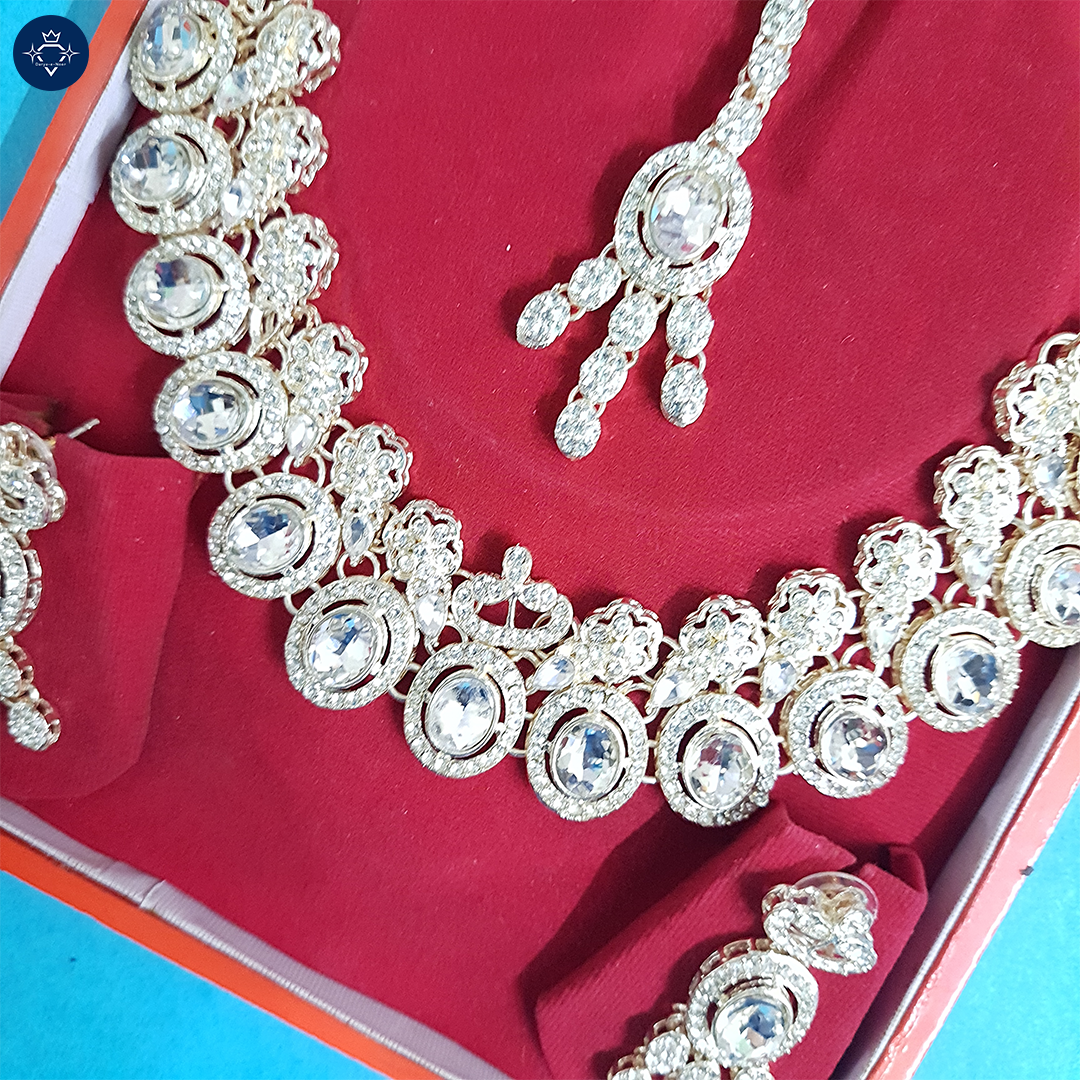 Arayesh Necklace Set – A Symbol of Grandeur & Grace 