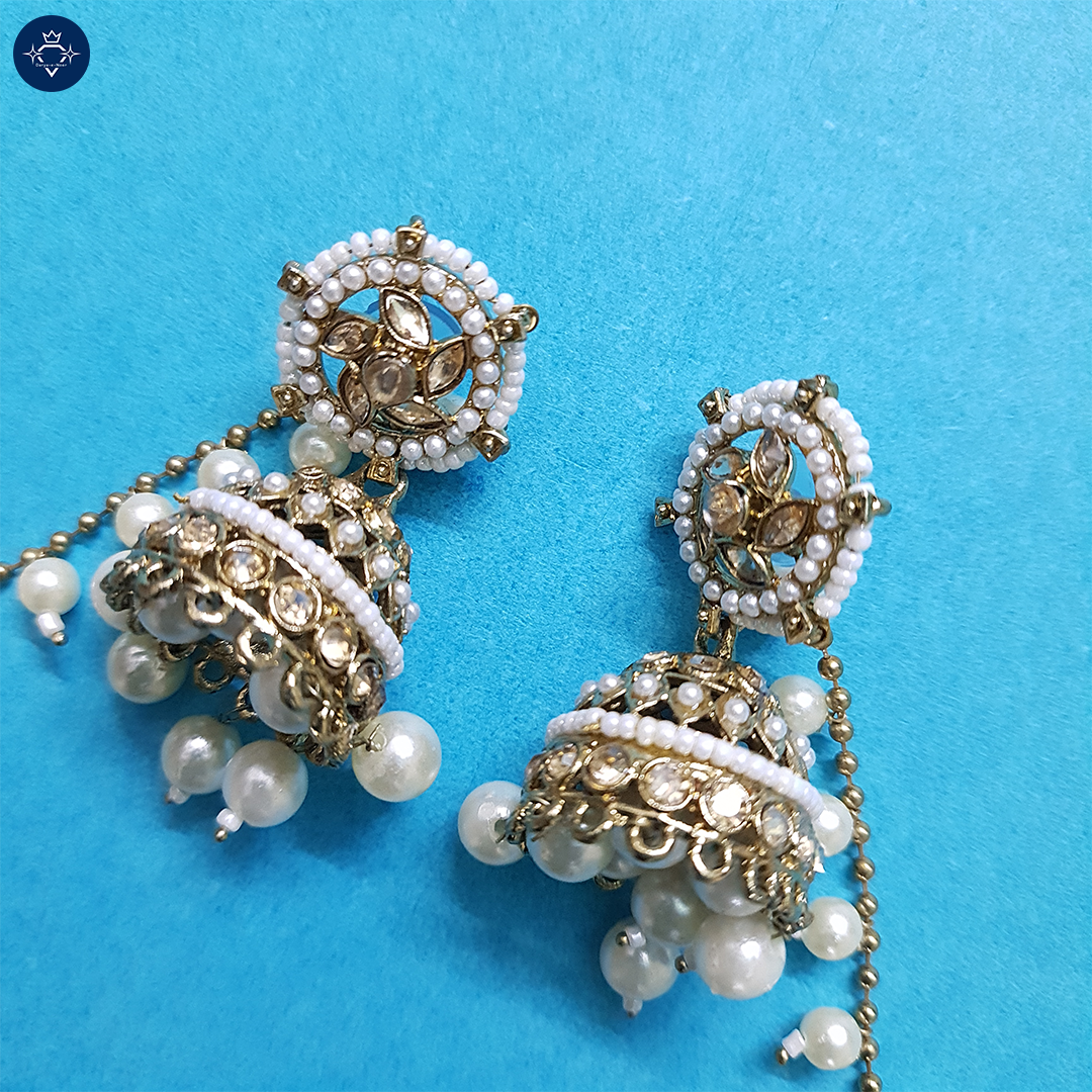 Avantika Earrings – A Fusion of Tradition & Elegance