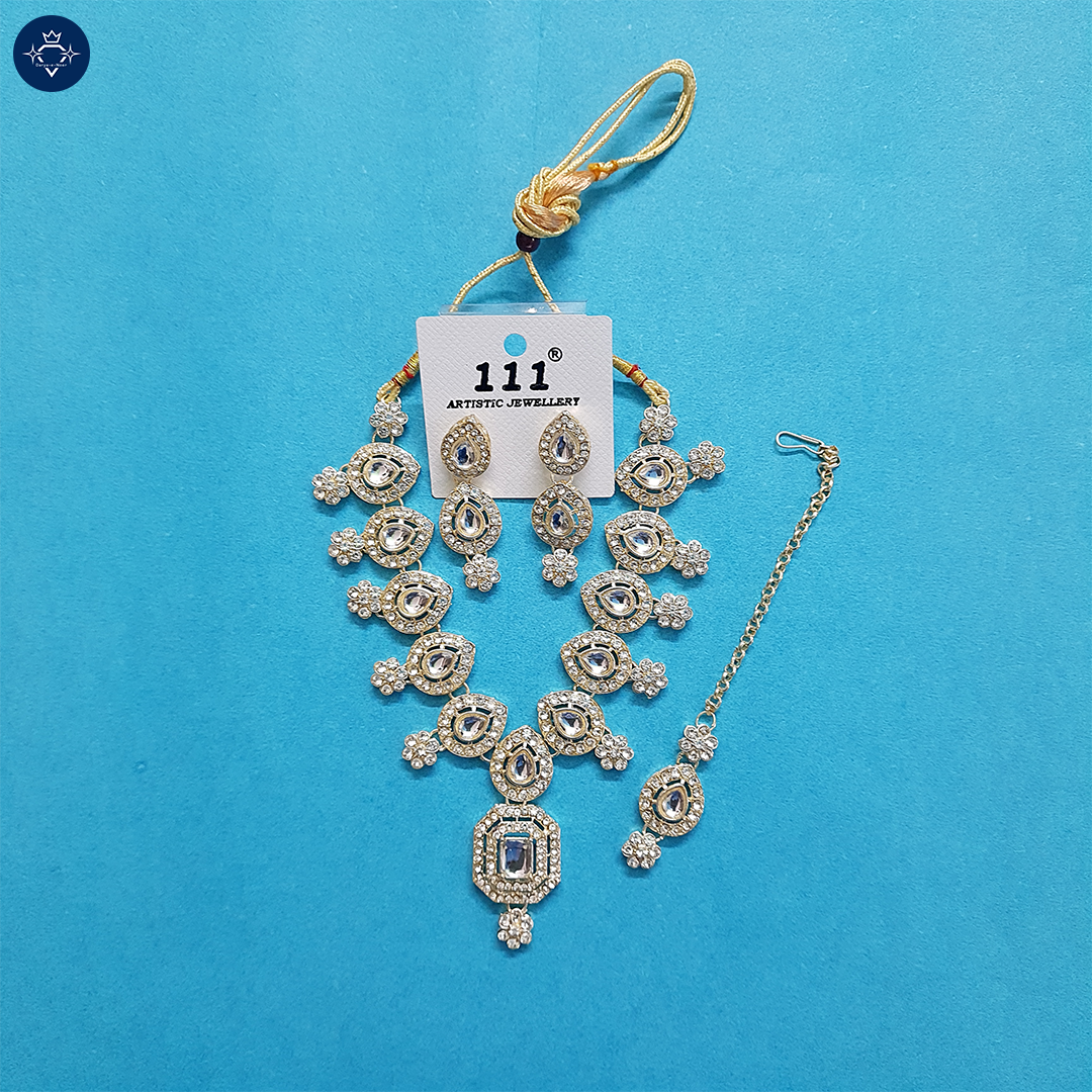 Golden Geometric Necklace Set – A Statement of Luxury & Elegance 