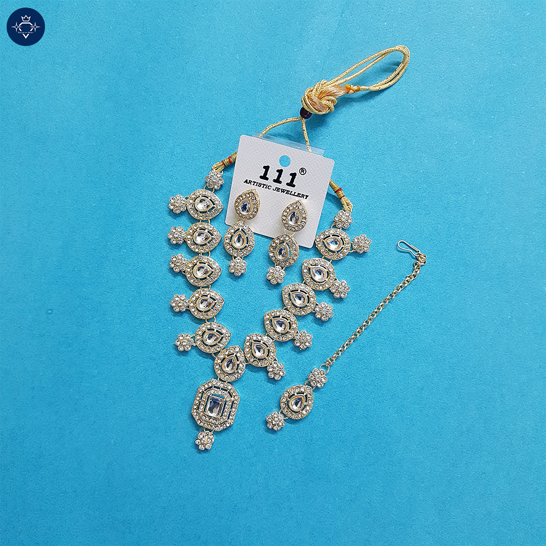 Golden Geometric Necklace Set – A Statement of Luxury & Elegance 