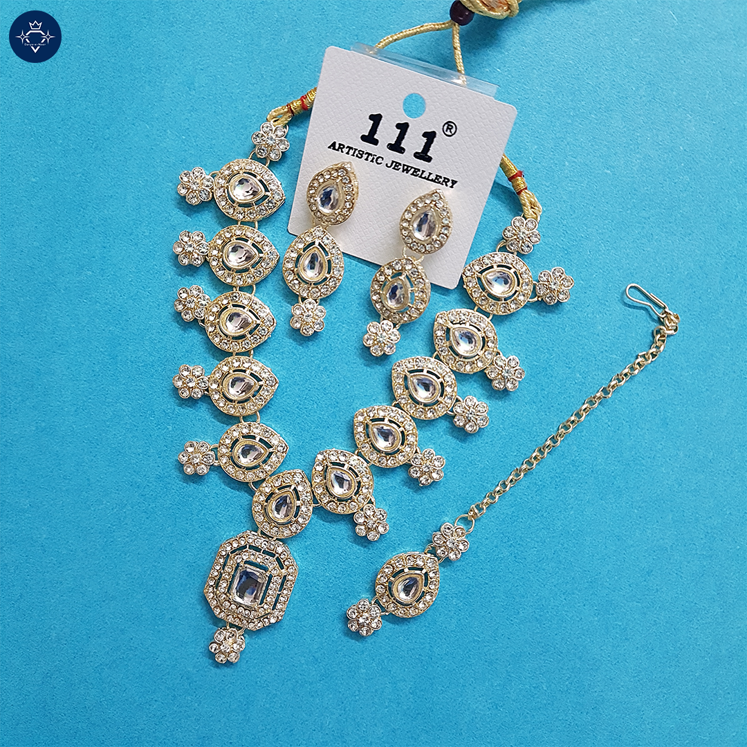 Golden Geometric Necklace Set – A Statement of Luxury & Elegance 