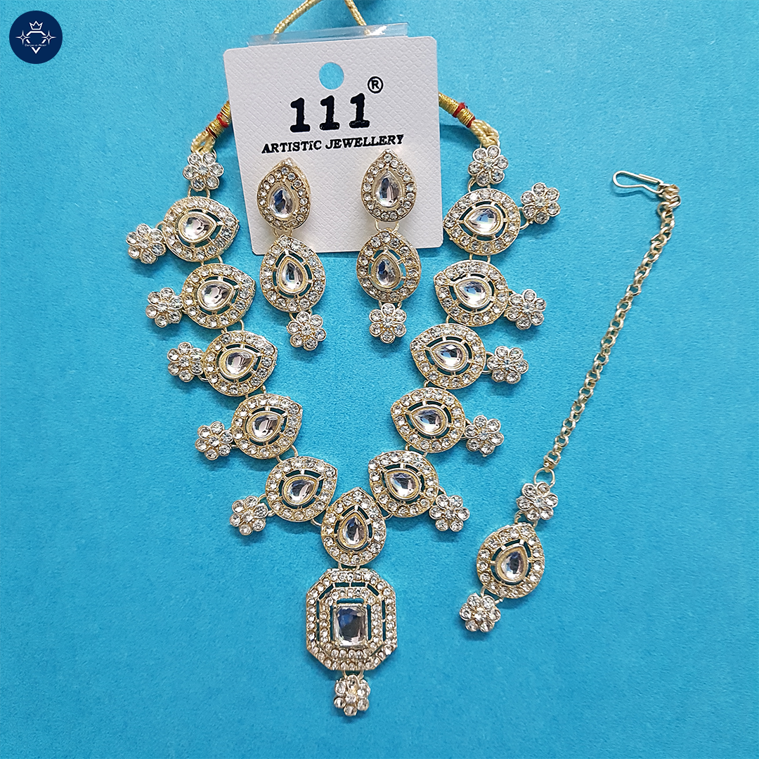 Golden Geometric Necklace Set – A Statement of Luxury & Elegance 