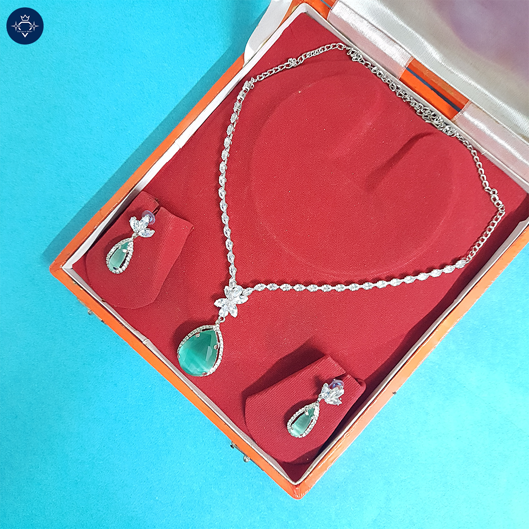 Verdant Teardrop Necklace Set 