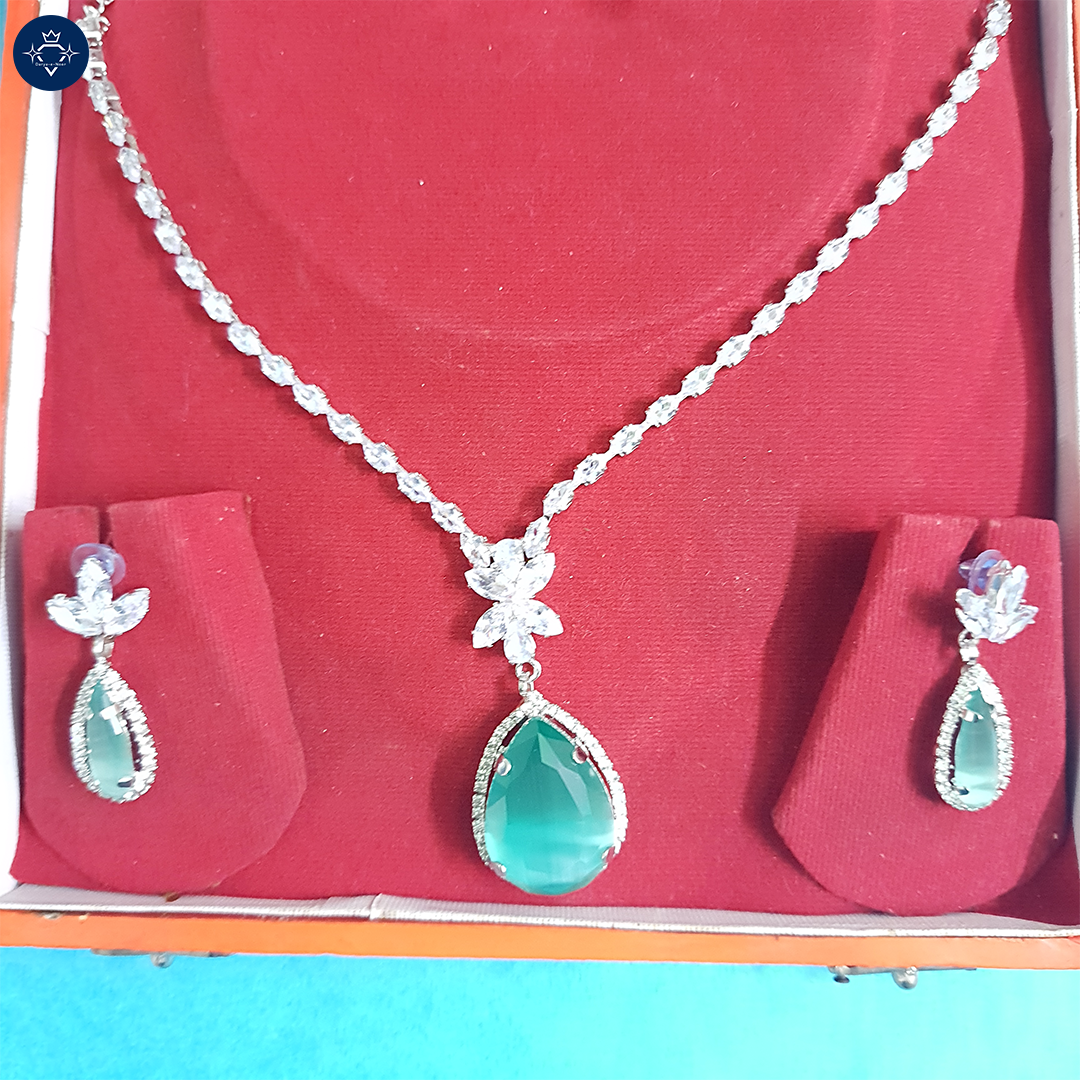 Verdant Teardrop Necklace Set 