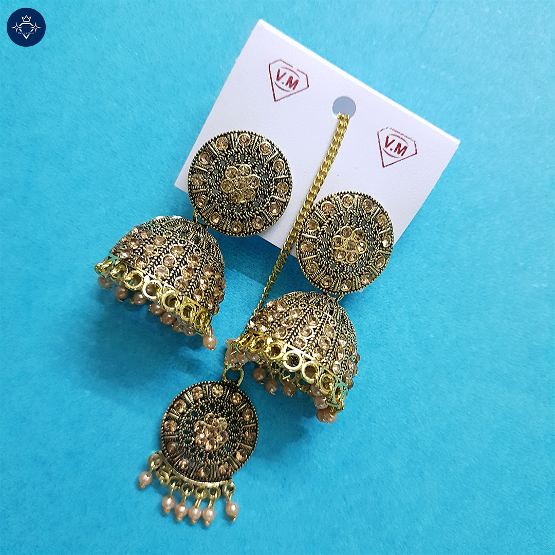 Zarin Jhumka Earrings With Maangtikka