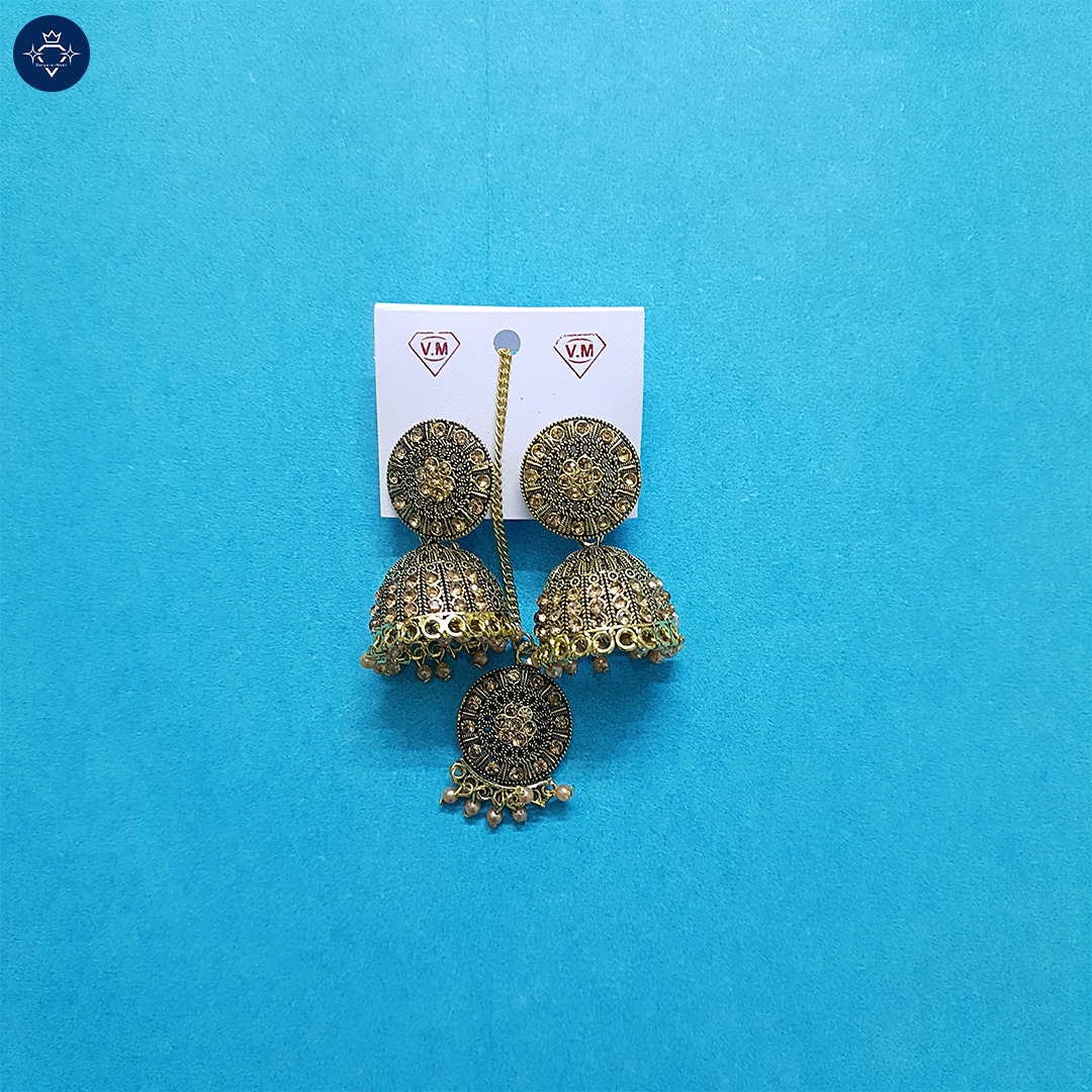 Zarin Jhumka Earrings With Maangtikka