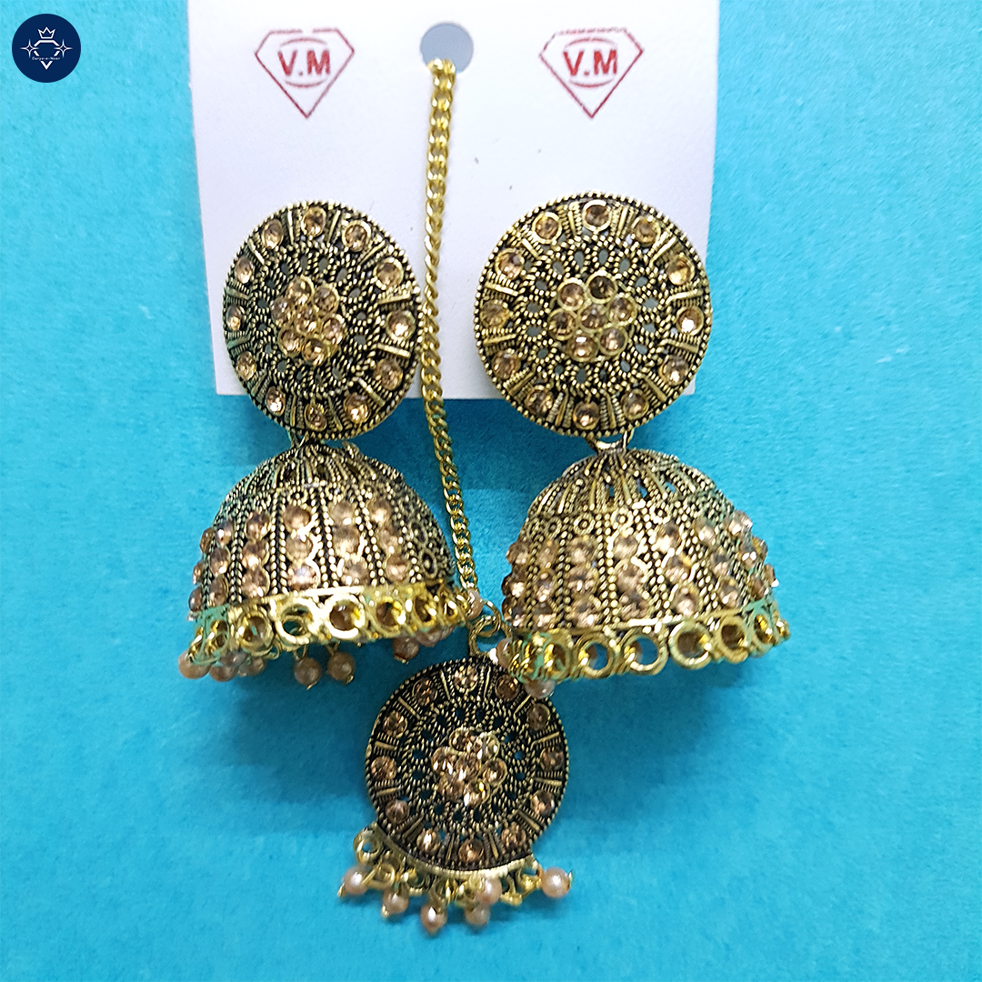 Zarin Jhumka Earrings With Maangtikka